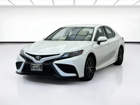 White 2021 Toyota Camry SE for sale in Bellflower, CA