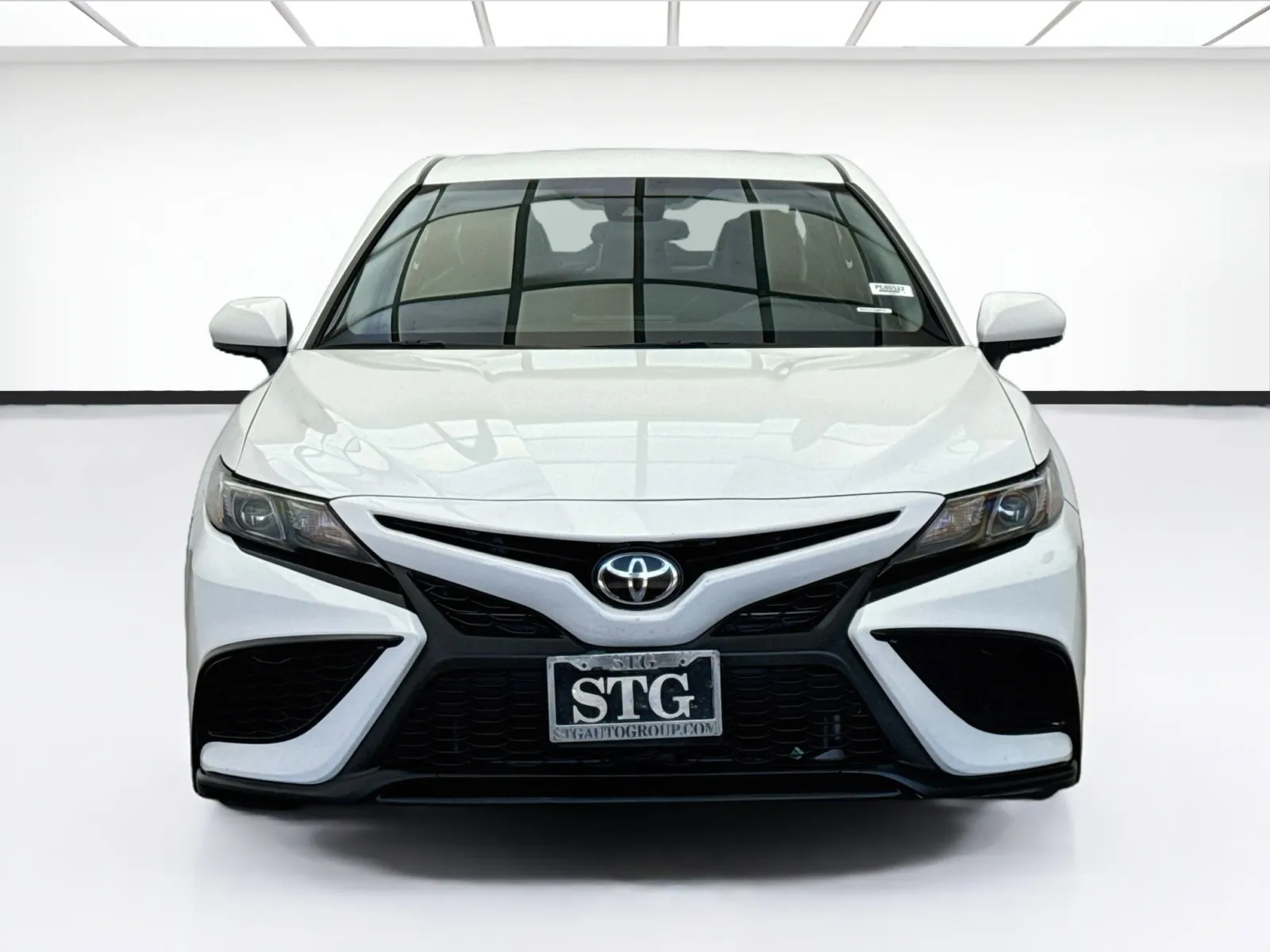 Toyota Camry photo 2