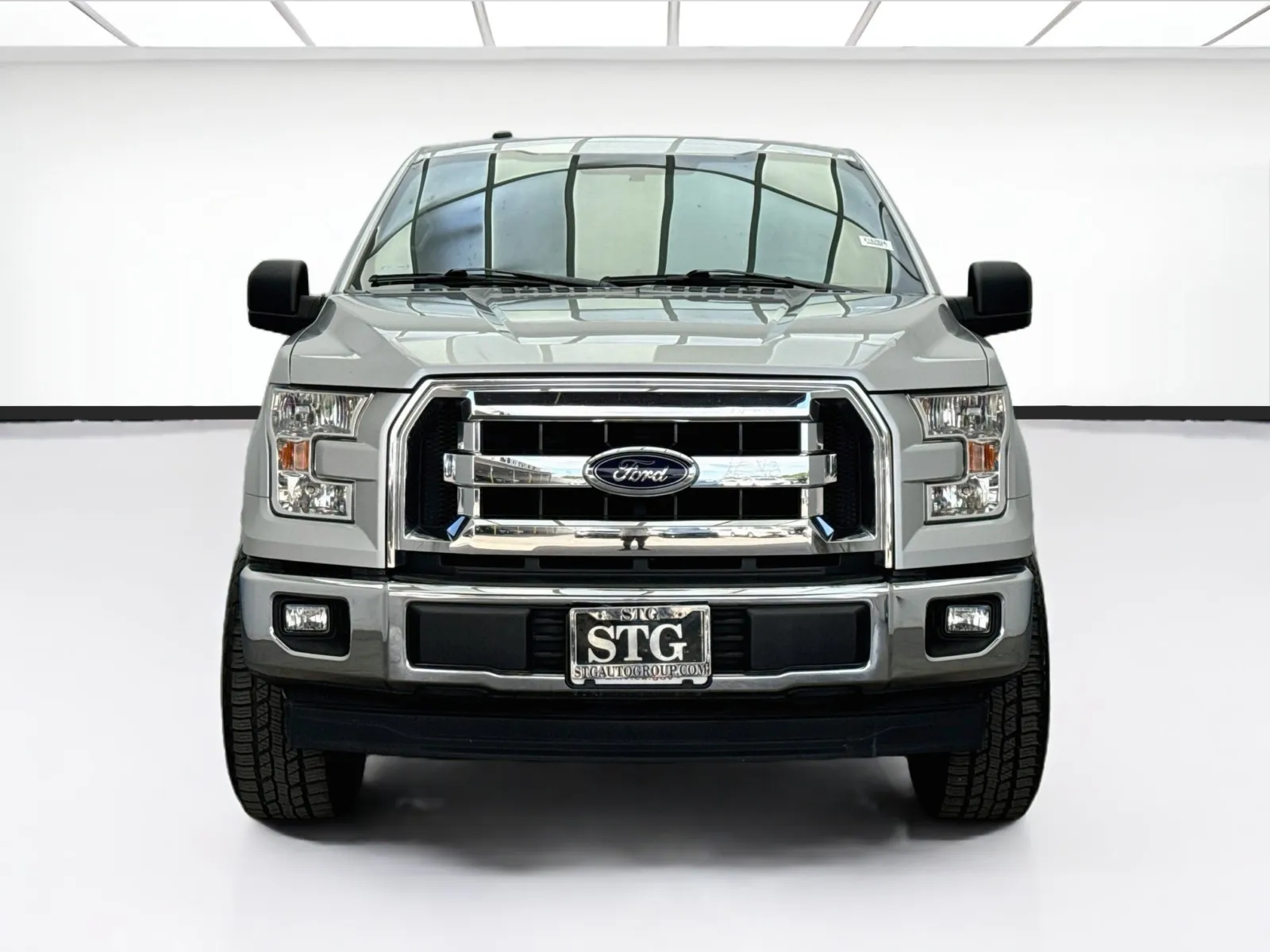 Ford F-150 photo 2