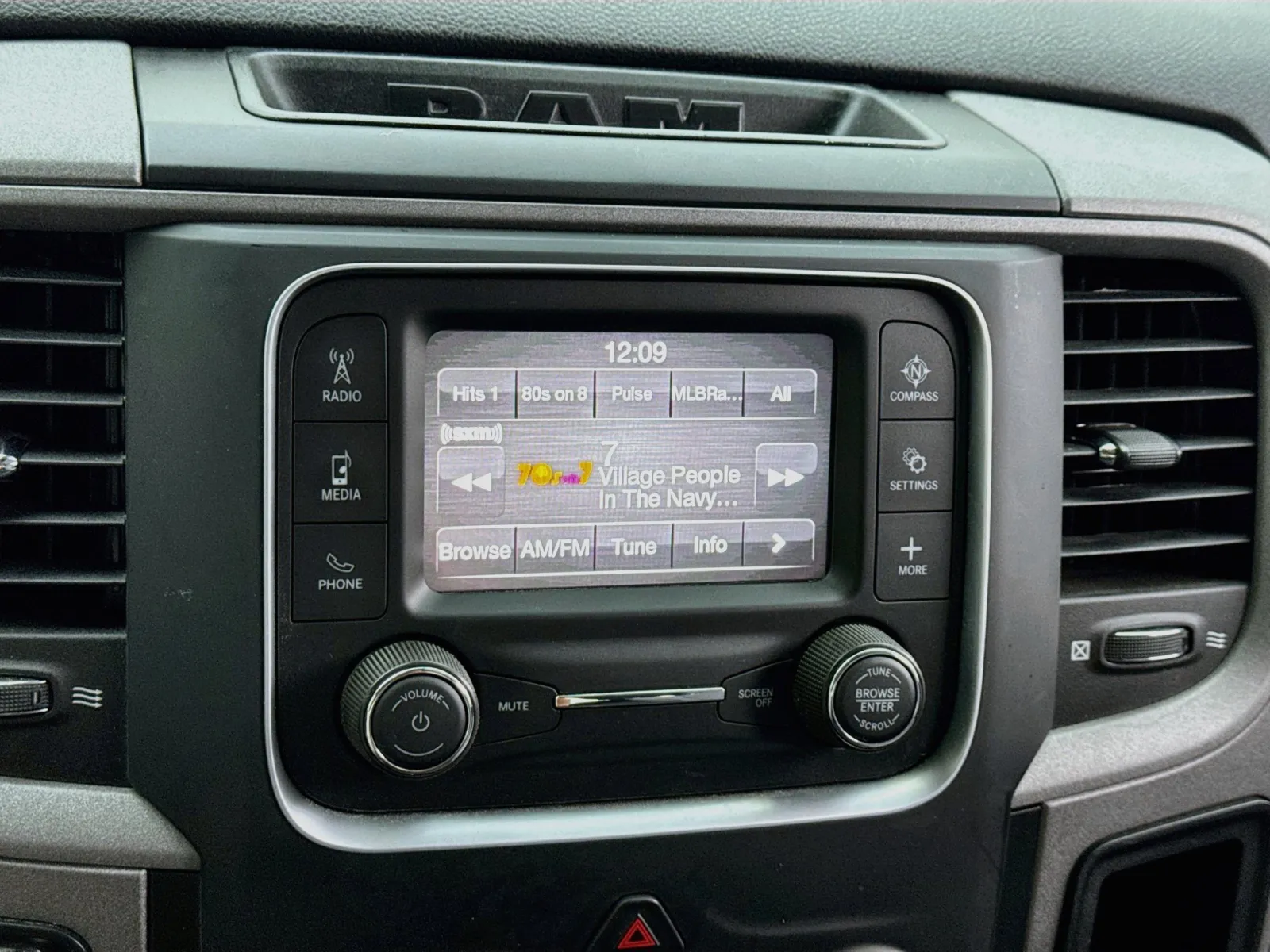 Ram 1500 photo 11