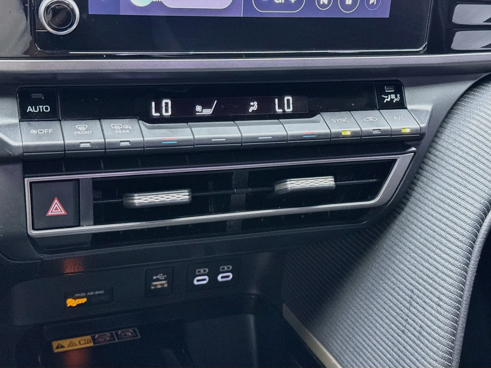 Toyota Camry photo 12