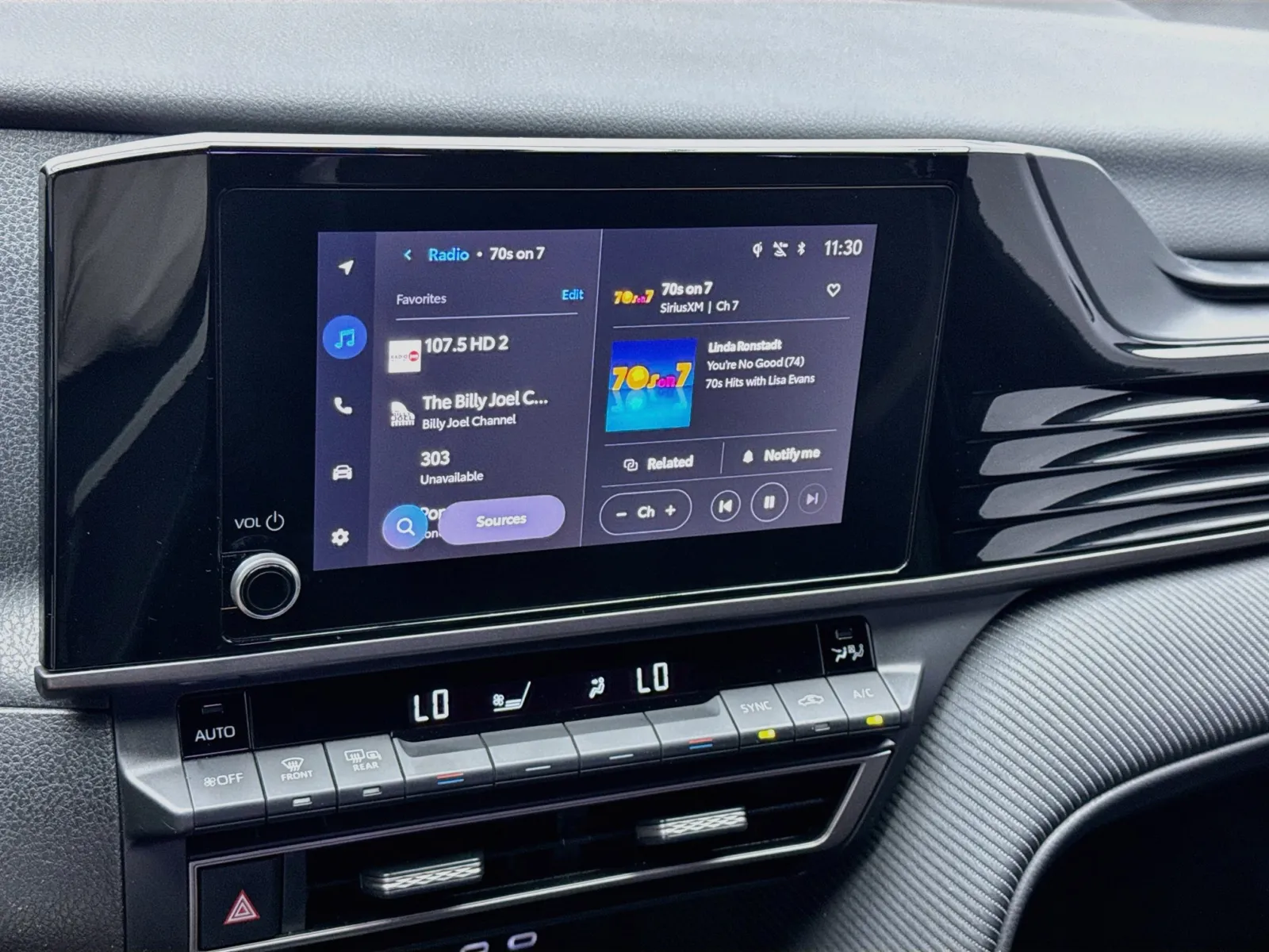 Toyota Camry photo 11