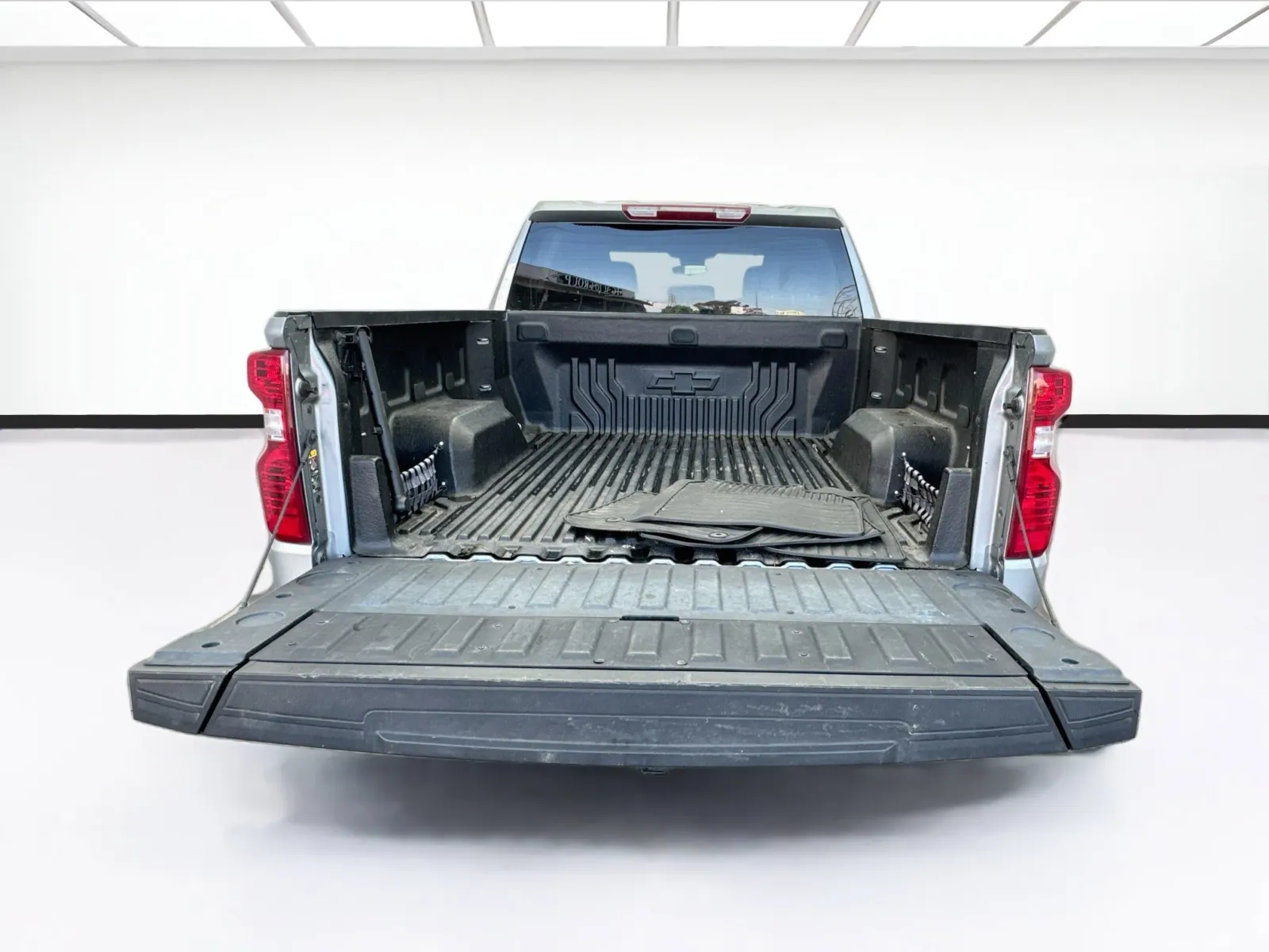 Chevrolet Silverado photo 17