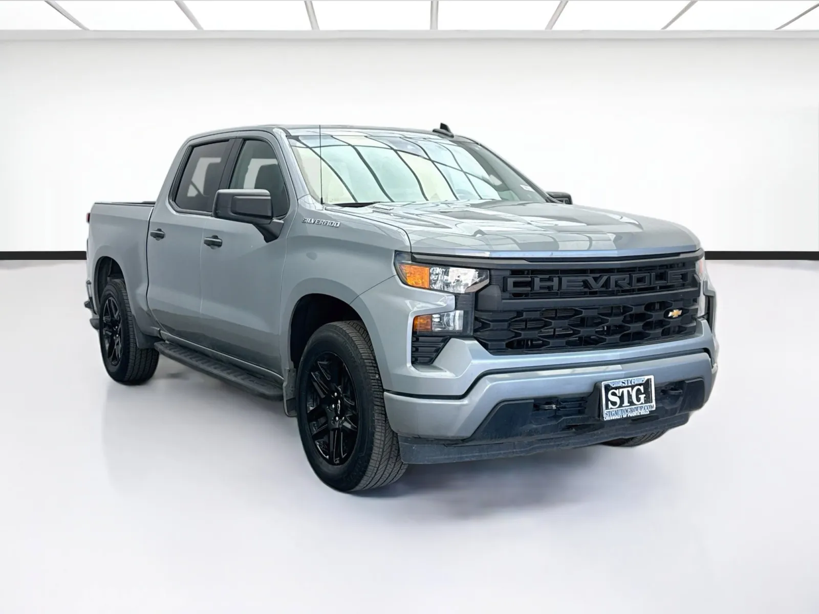 Chevrolet Silverado photo 3