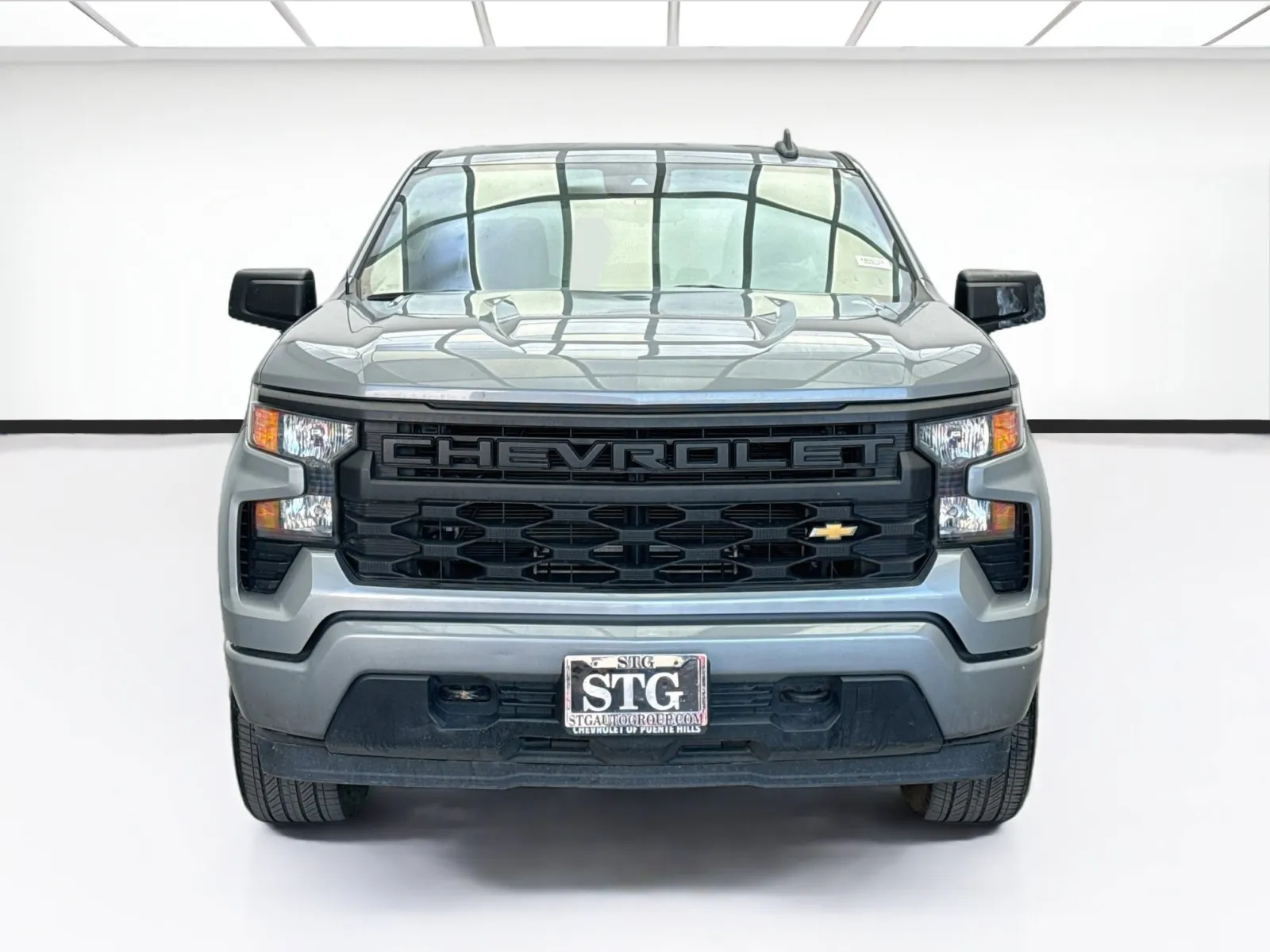 Chevrolet Silverado photo 2
