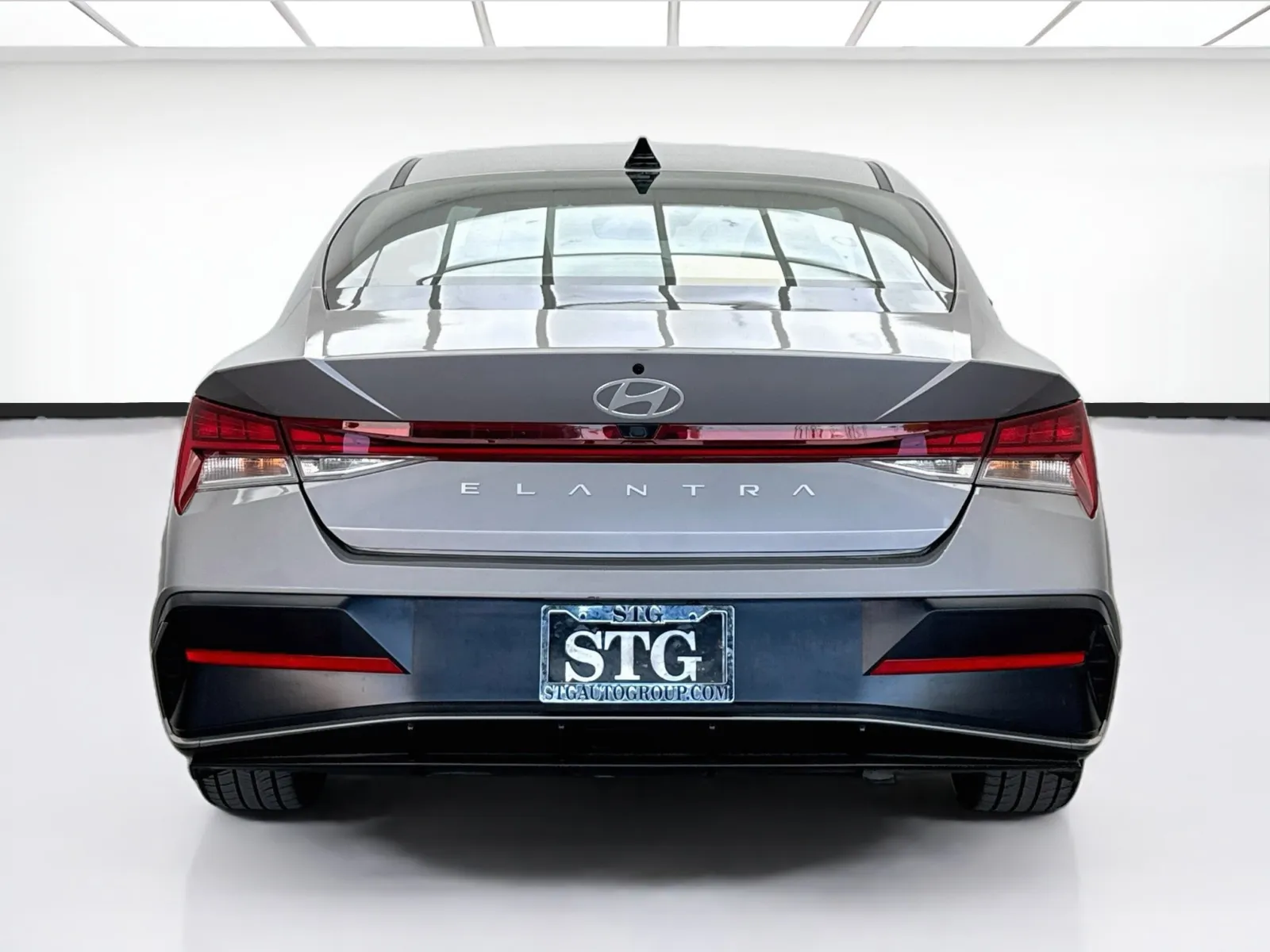 Hyundai Elantra photo 5