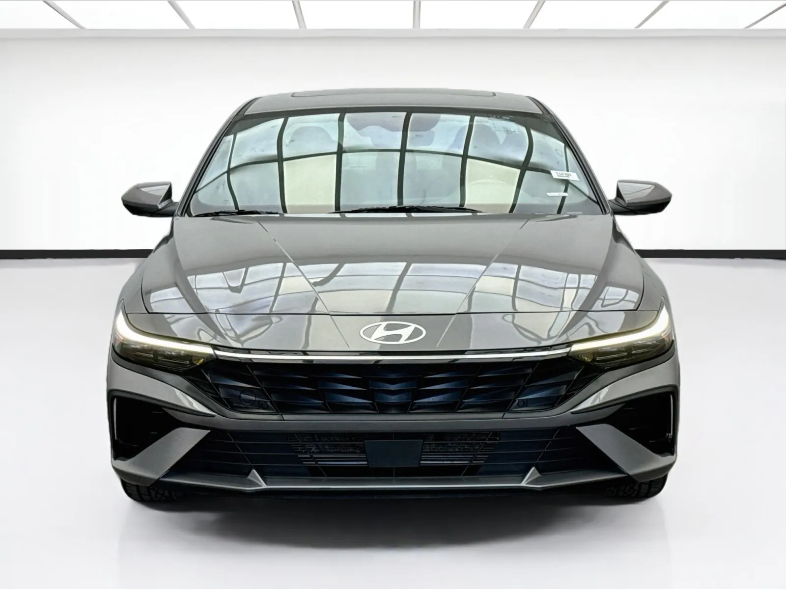 Hyundai Elantra photo 2