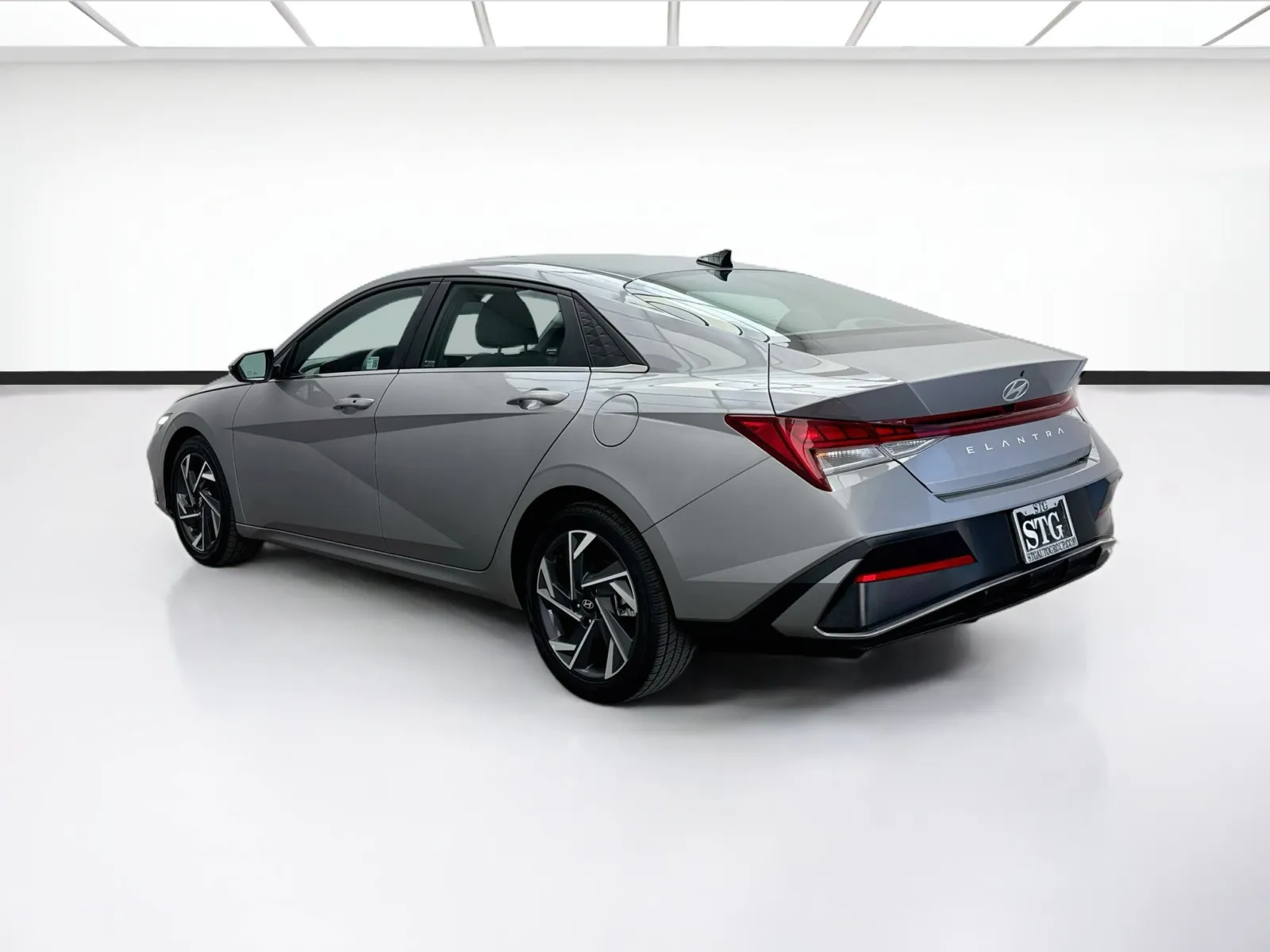 Hyundai Elantra photo 6