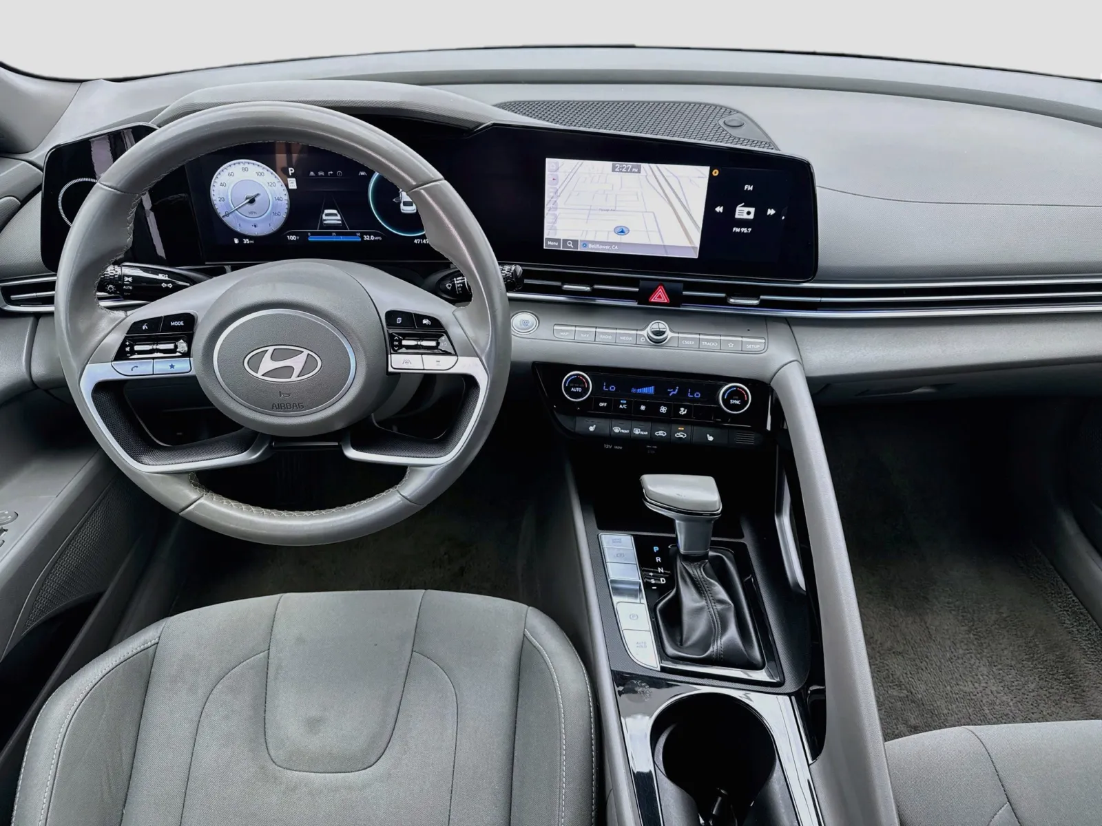 Hyundai Elantra photo 15