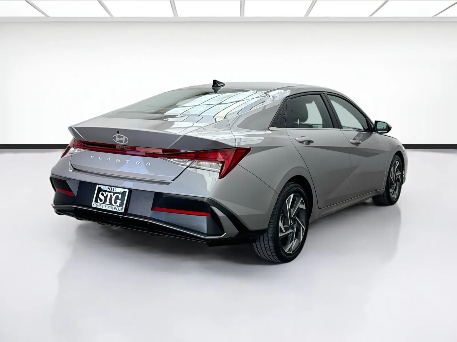 Hyundai Elantra photo 4