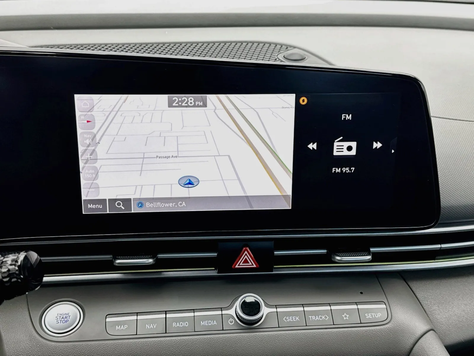 Hyundai Elantra photo 9