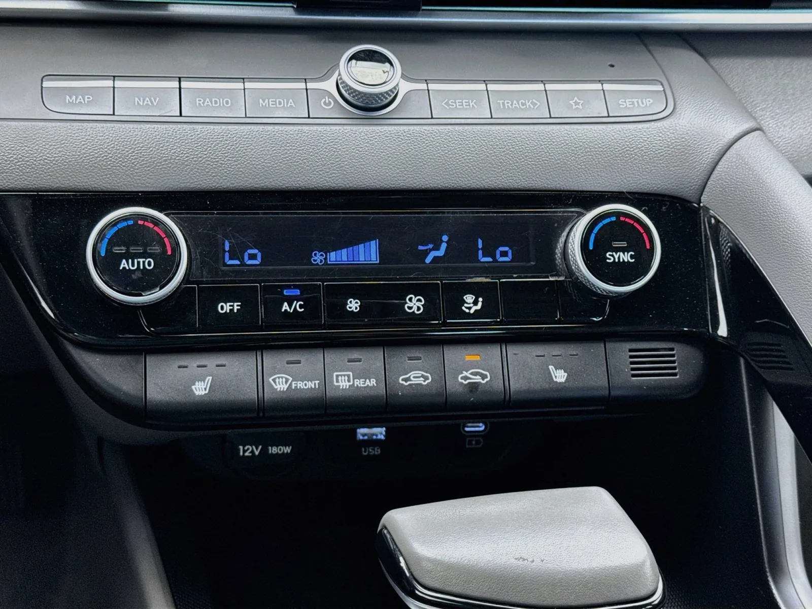 Hyundai Elantra photo 12