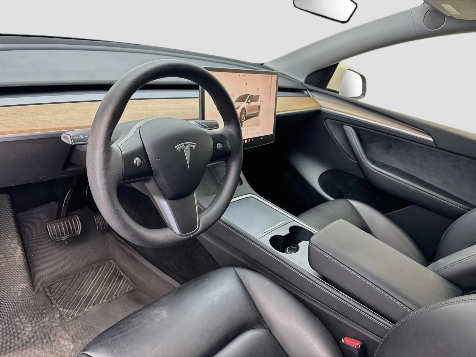 Tesla Model Y photo 7