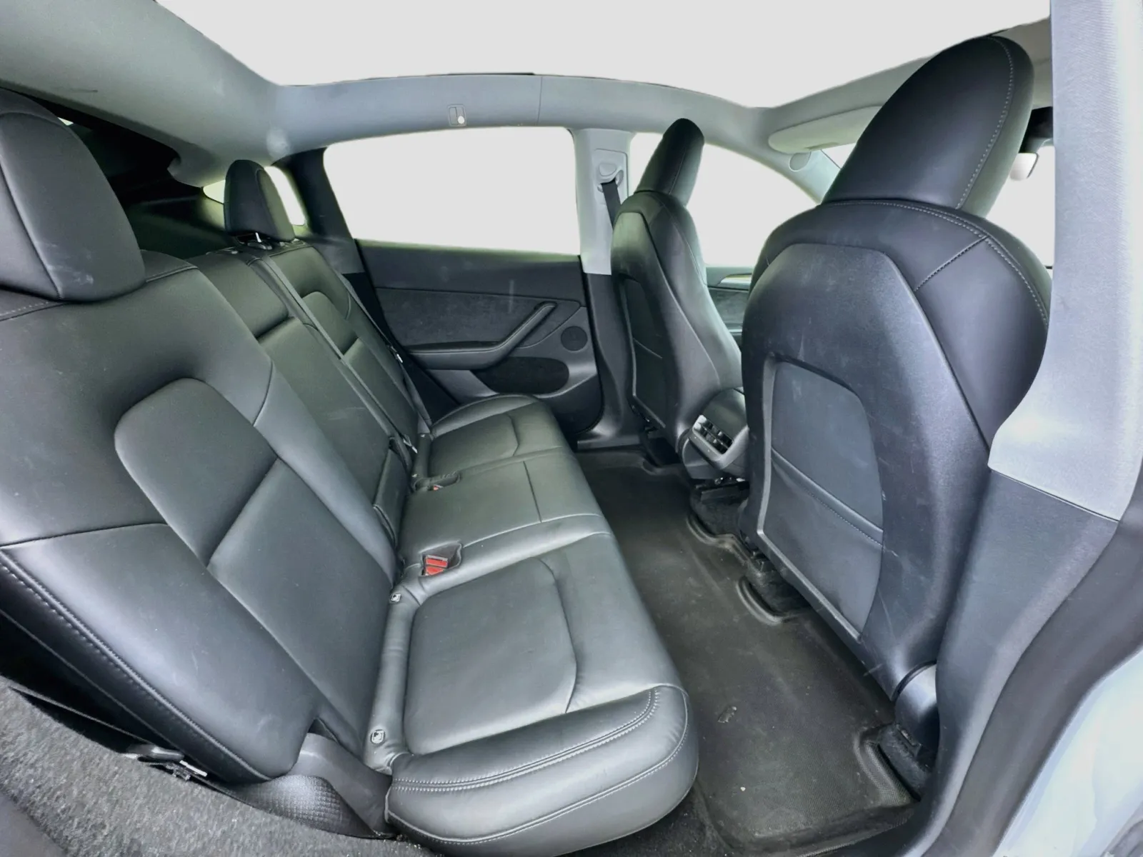 Tesla Model Y photo 19