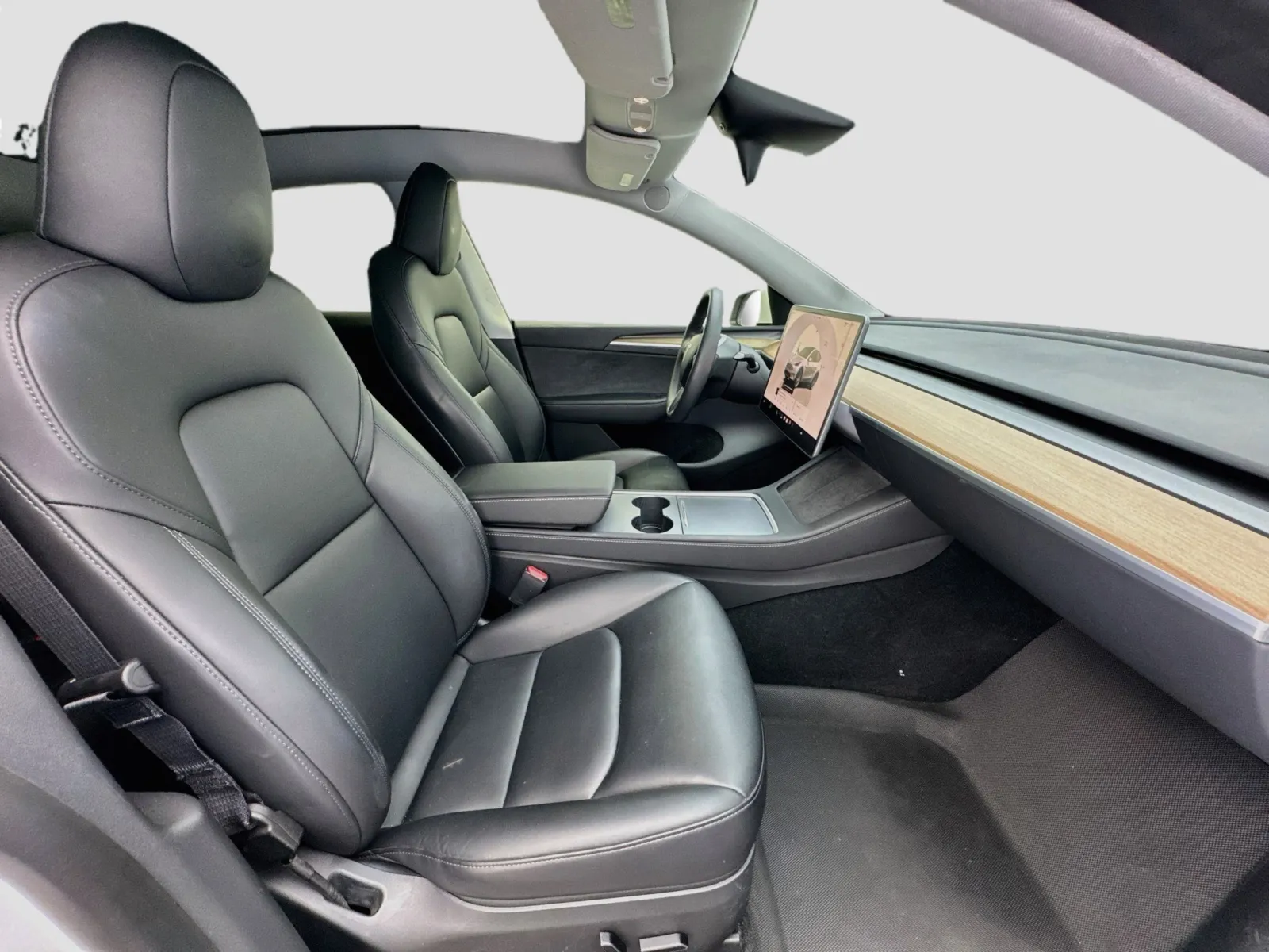 Tesla Model Y photo 20