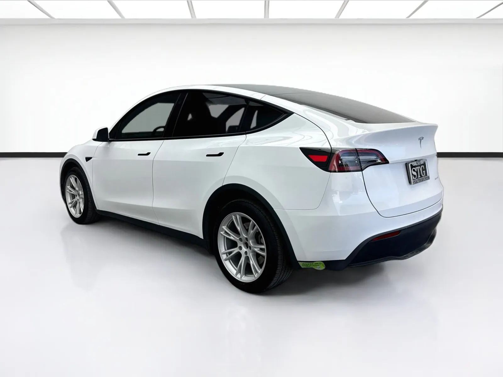 Tesla Model Y photo 6