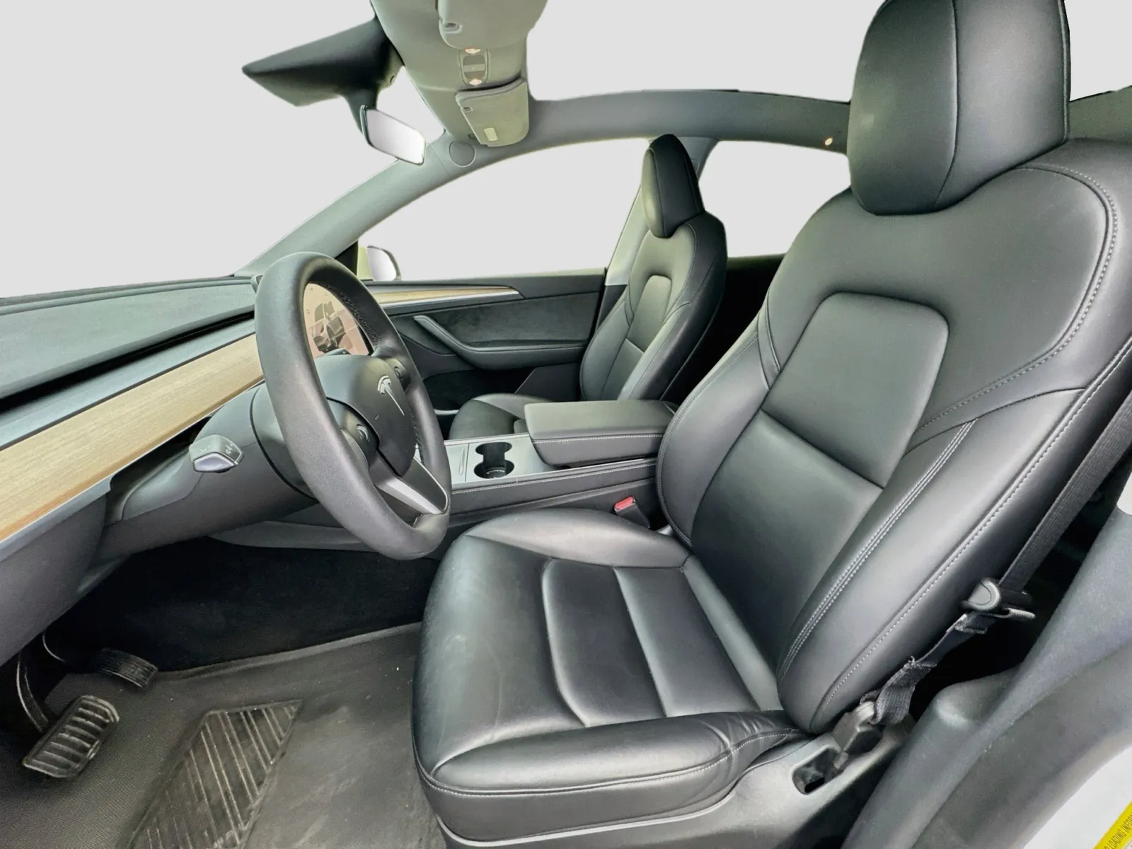 Tesla Model Y photo 13