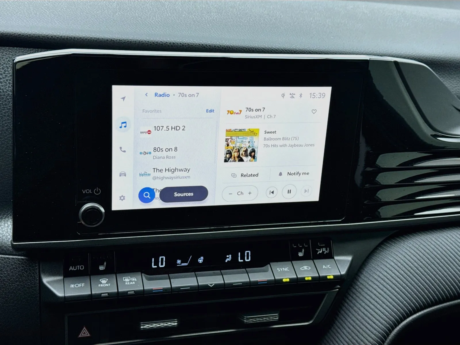 Toyota Camry photo 11