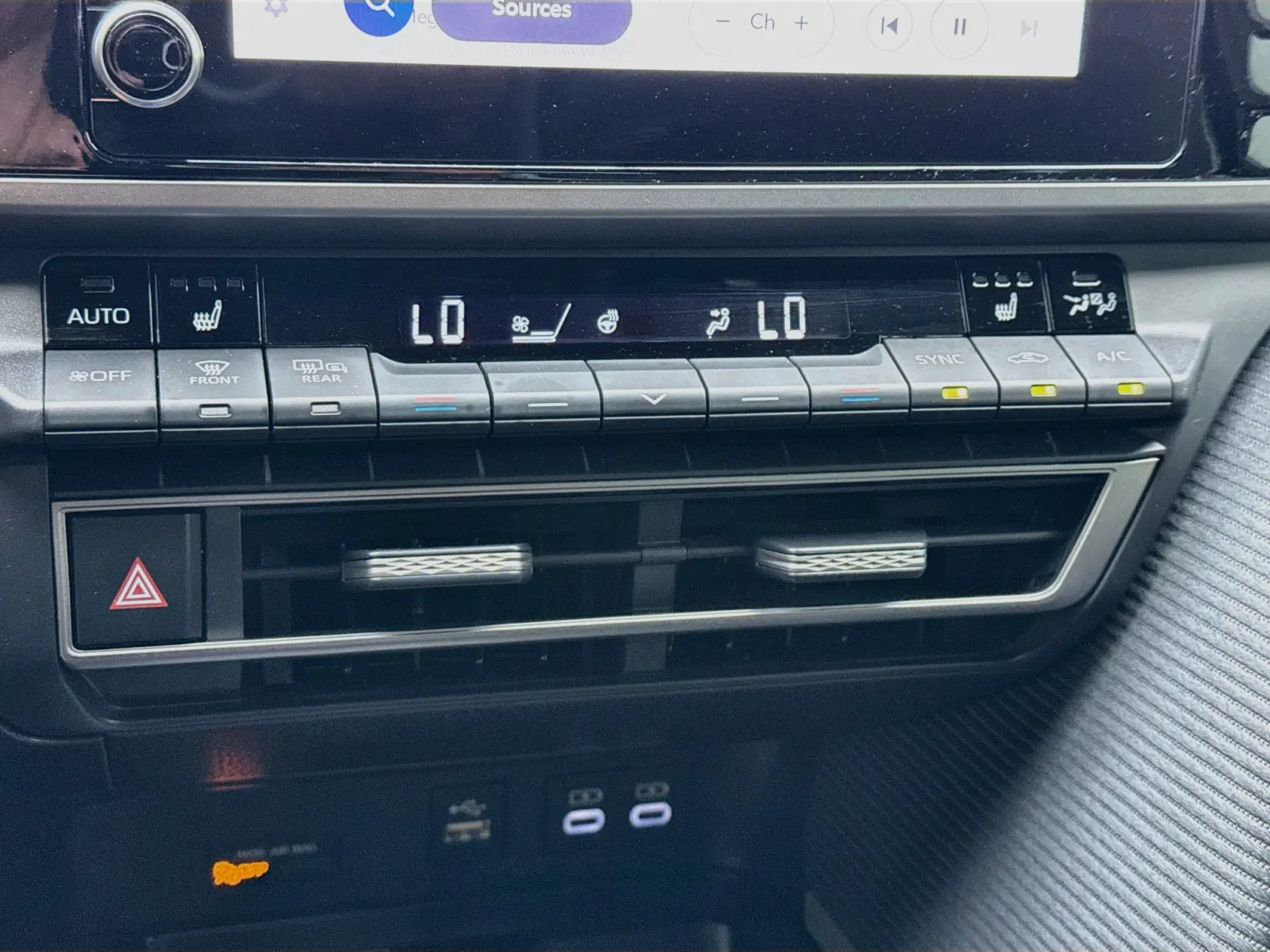 Toyota Camry photo 12