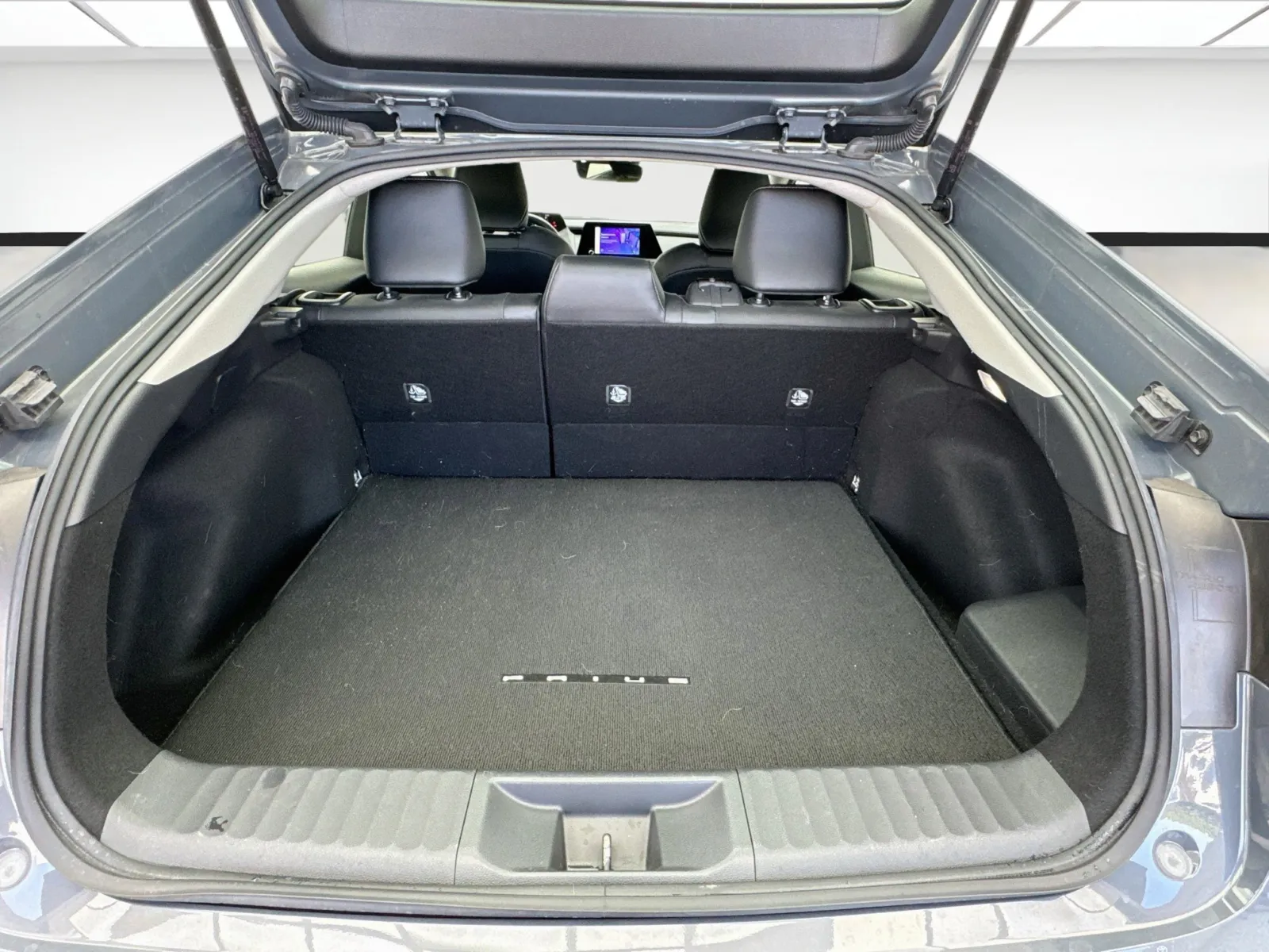 Toyota Prius photo 16