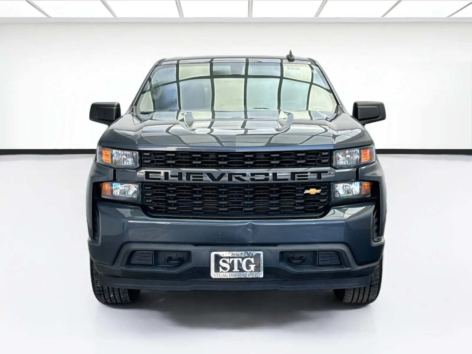 Chevrolet Silverado photo 2