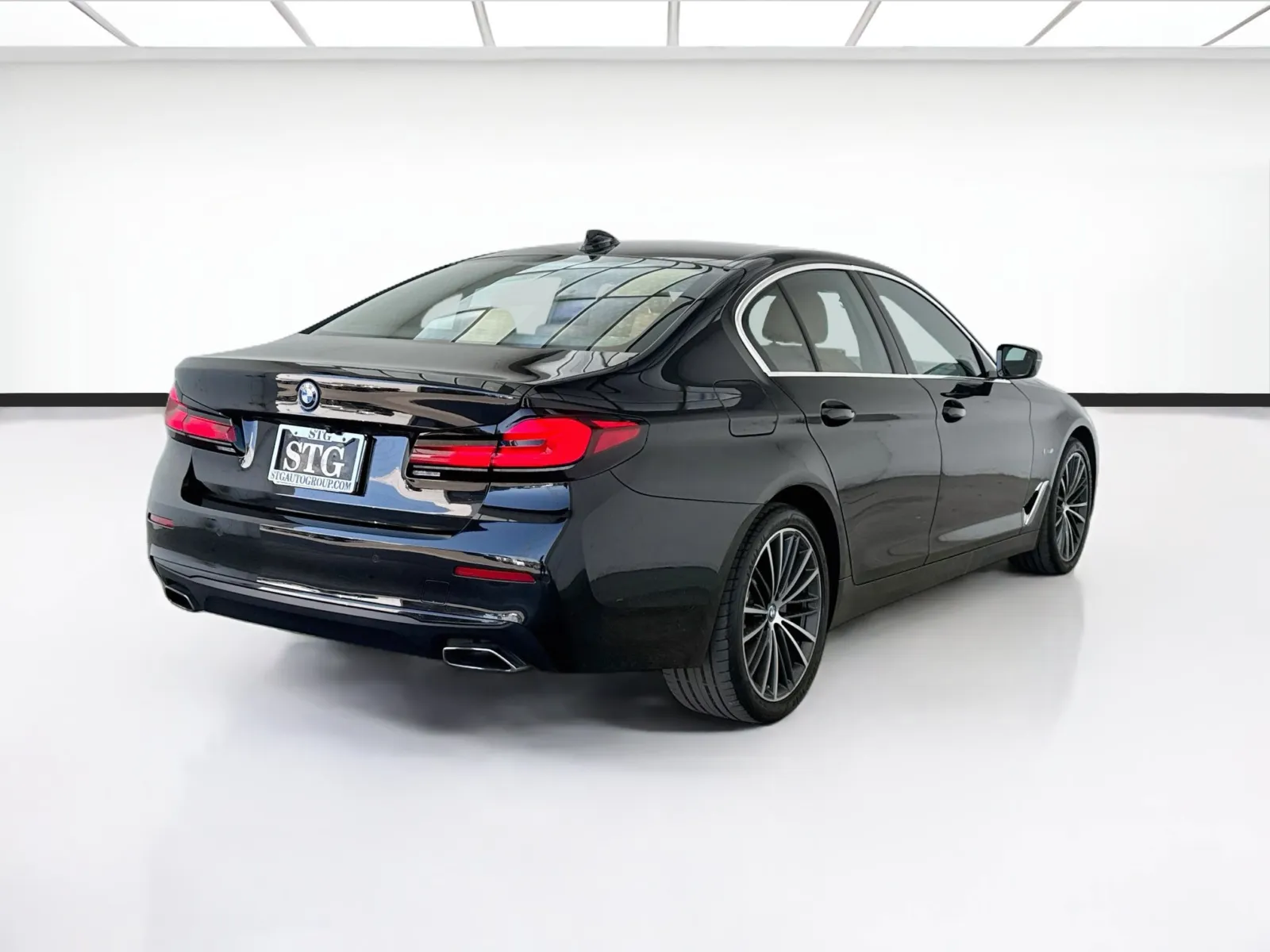 BMW 5 Series photo 4