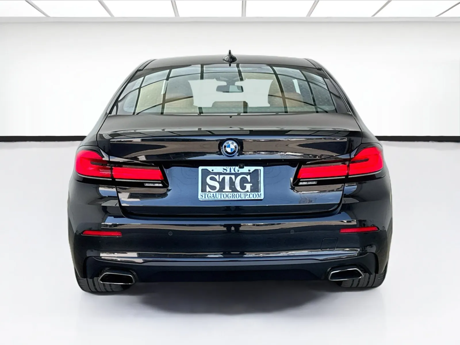 BMW 5 Series photo 5
