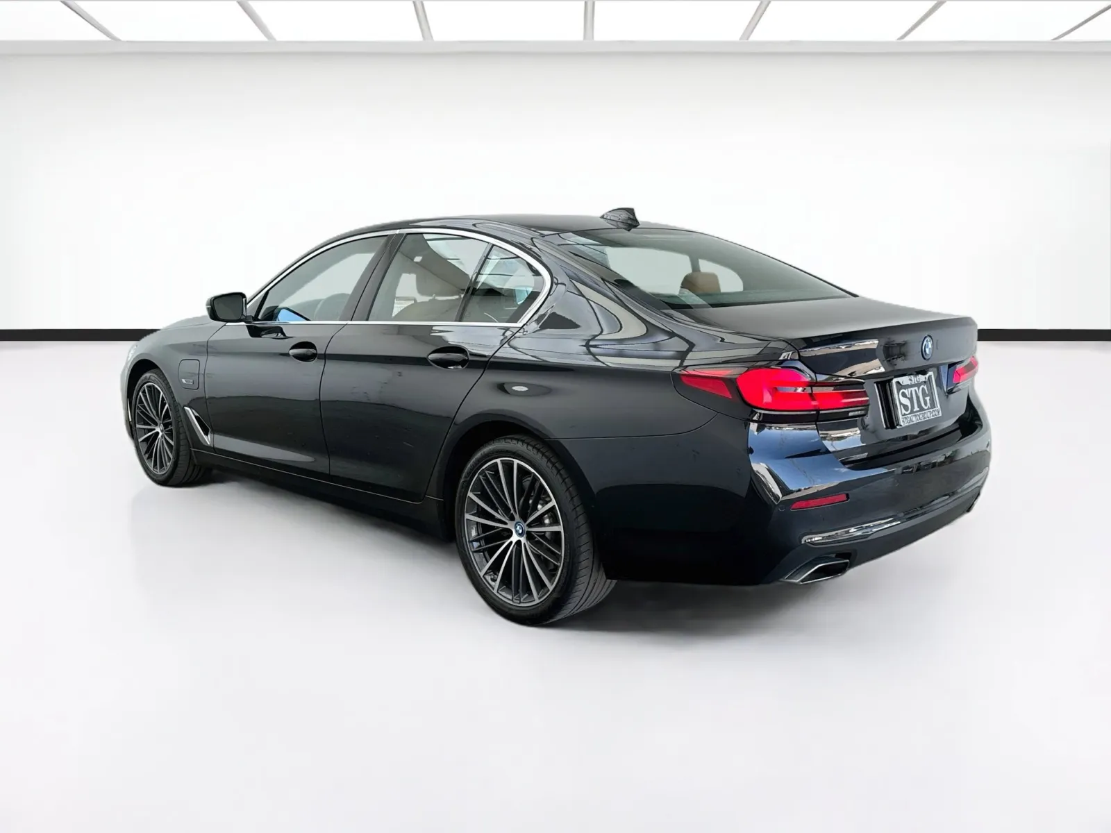 BMW 5 Series photo 6