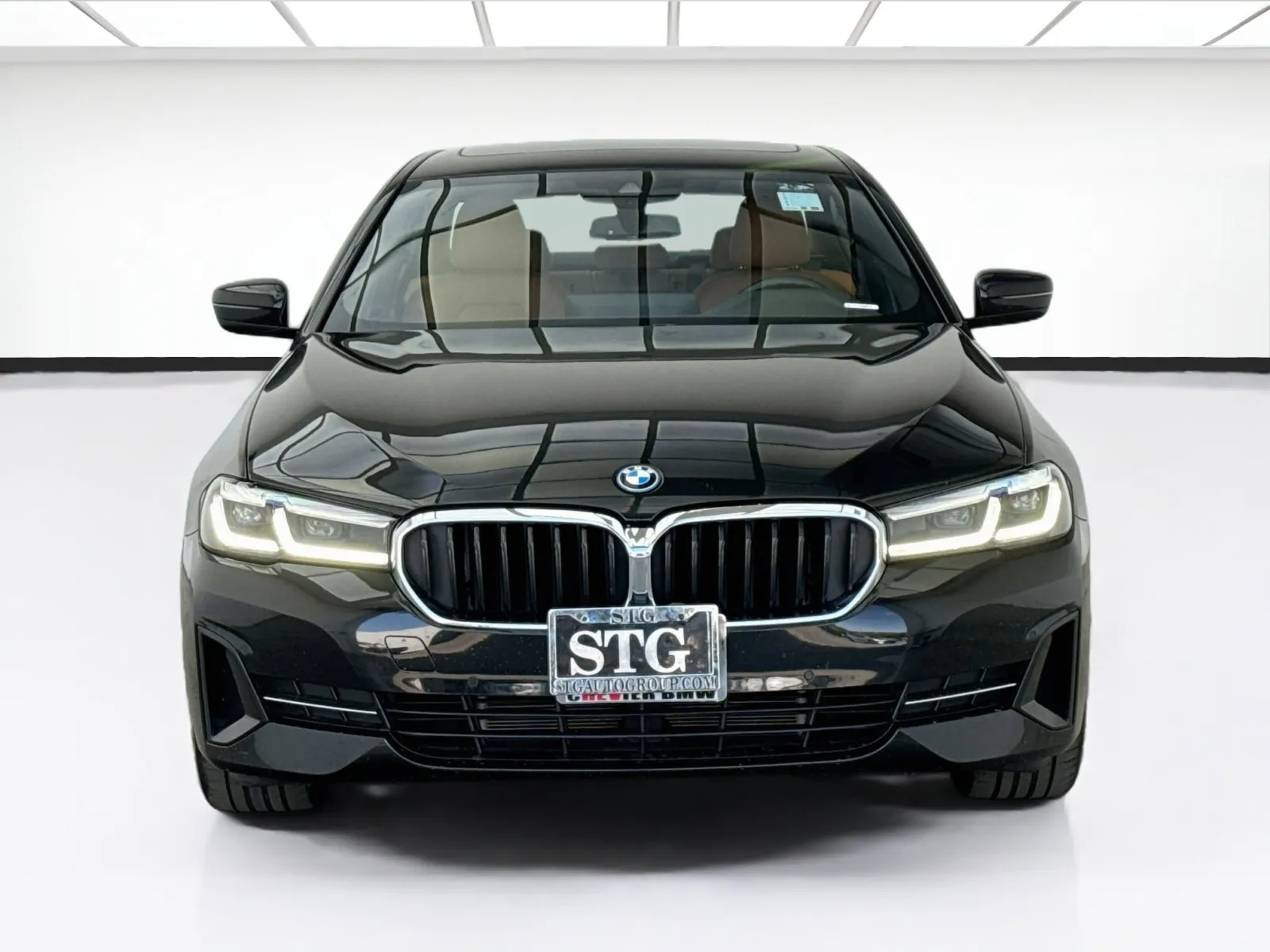 BMW 5 Series photo 2
