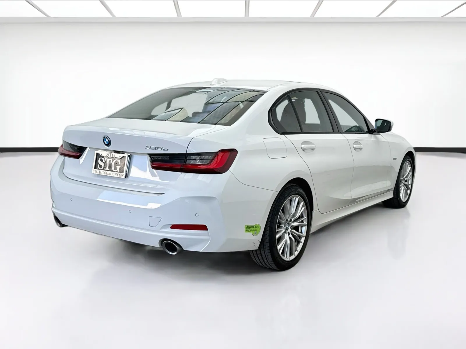 BMW 3 Series photo 4