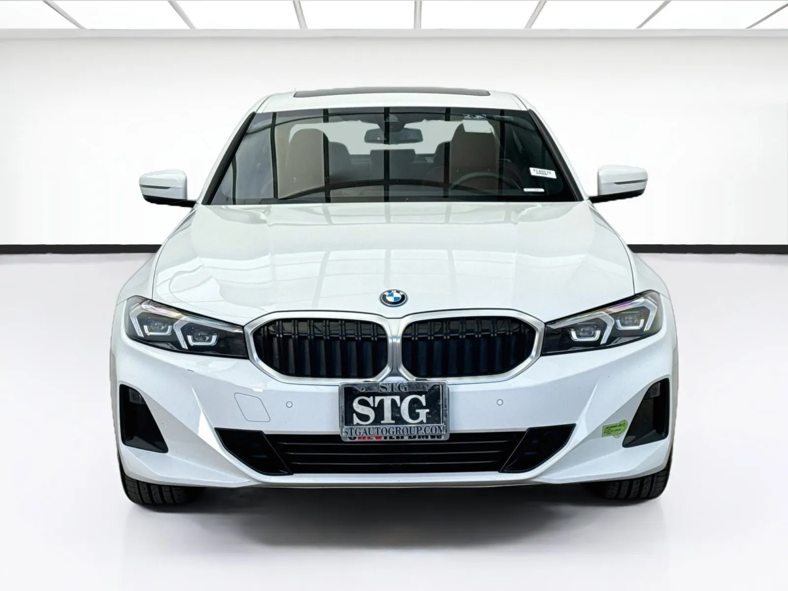 BMW 3 Series photo 2
