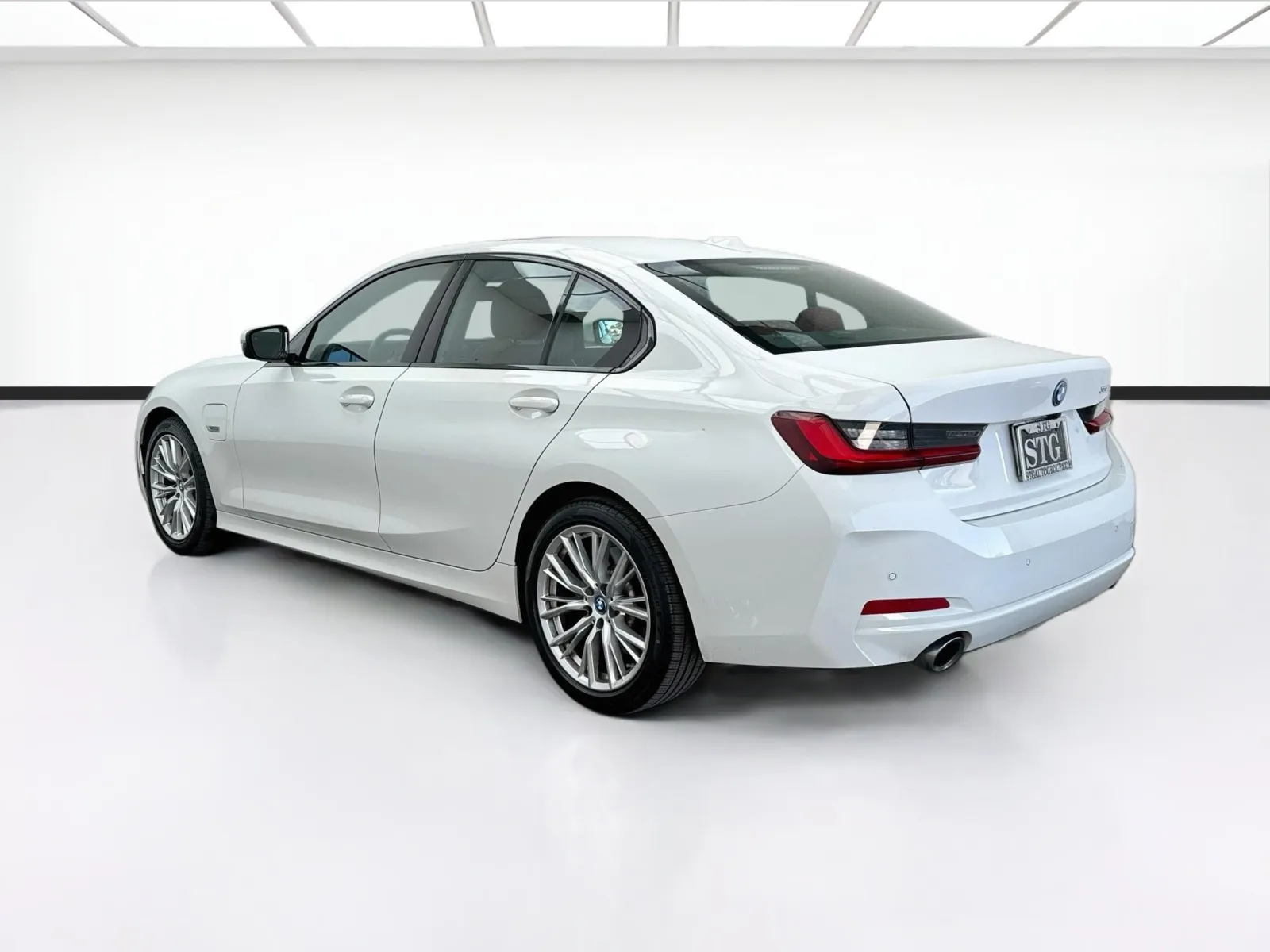 BMW 3 Series photo 6