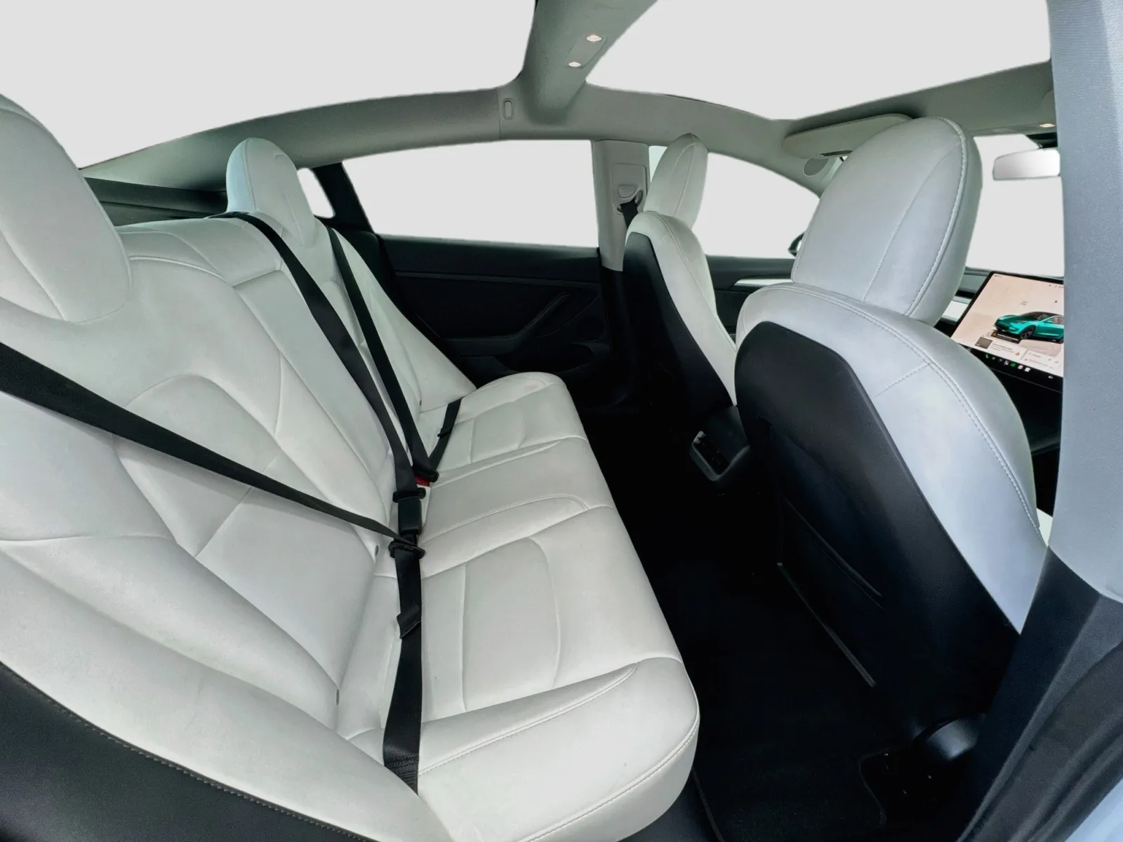 Tesla Model 3 photo 18