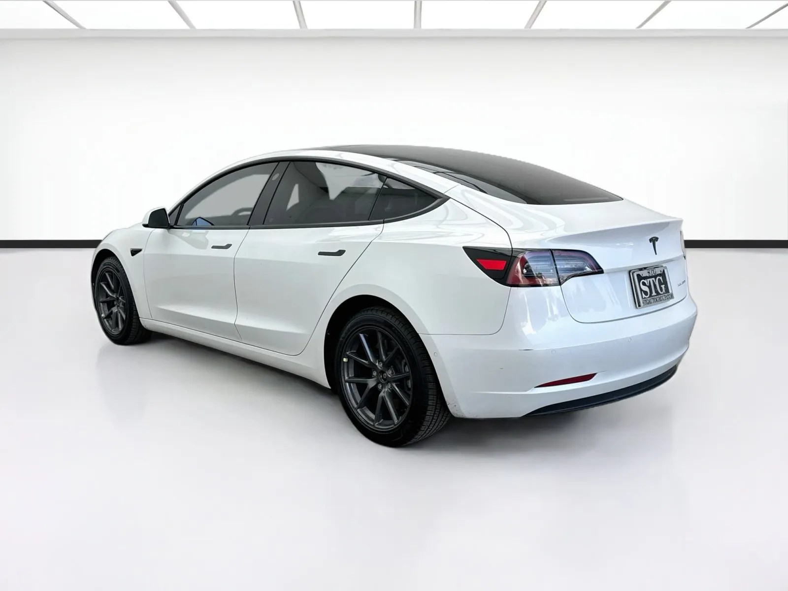 Tesla Model 3 photo 6