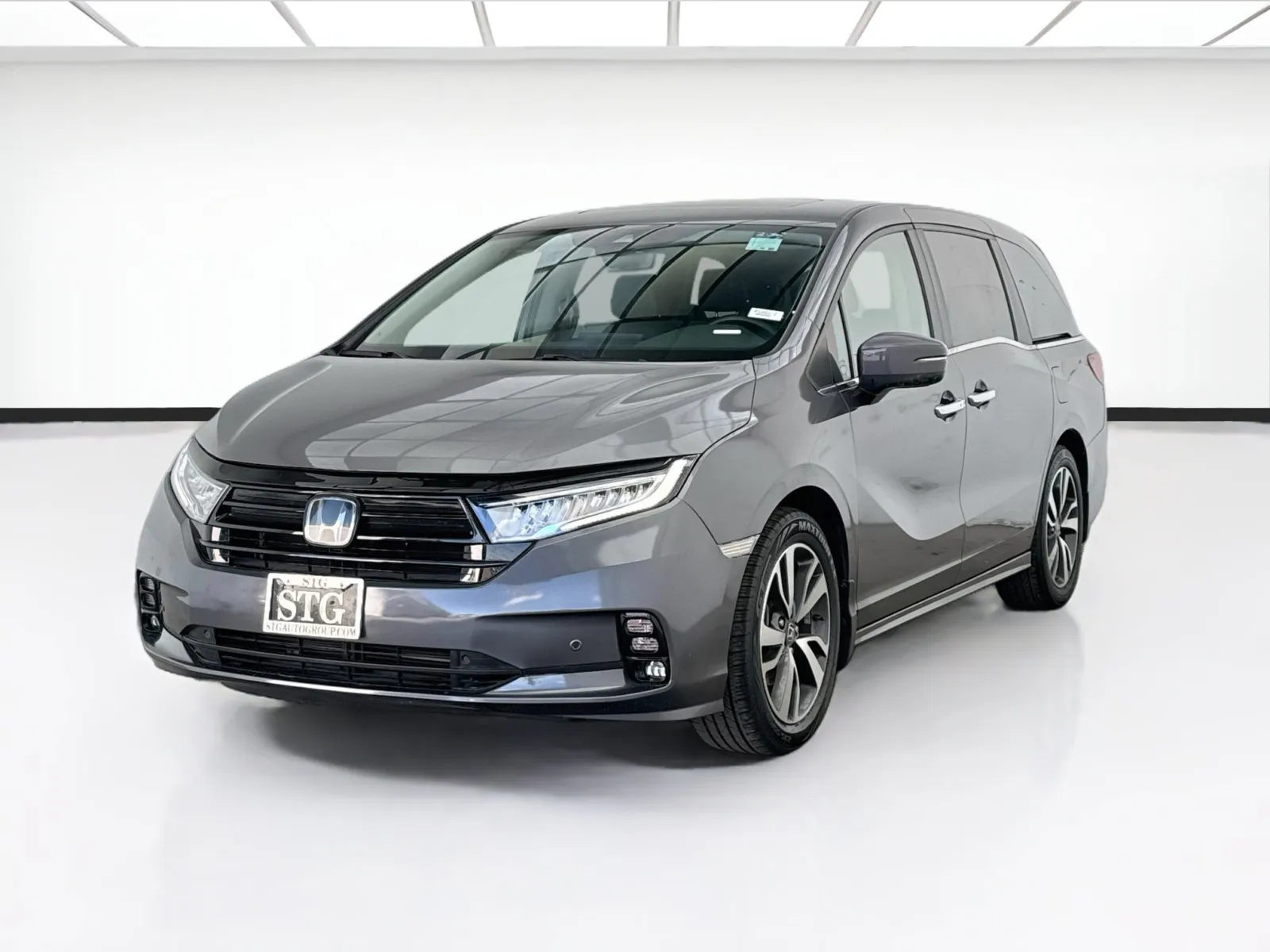 Gray 2022 Honda Odyssey Touring for sale in Bellflower, CA