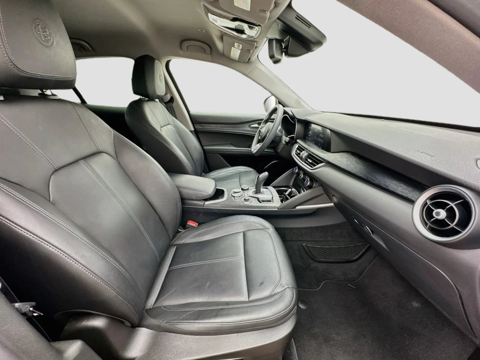 Alfa Romeo Stelvio photo 19