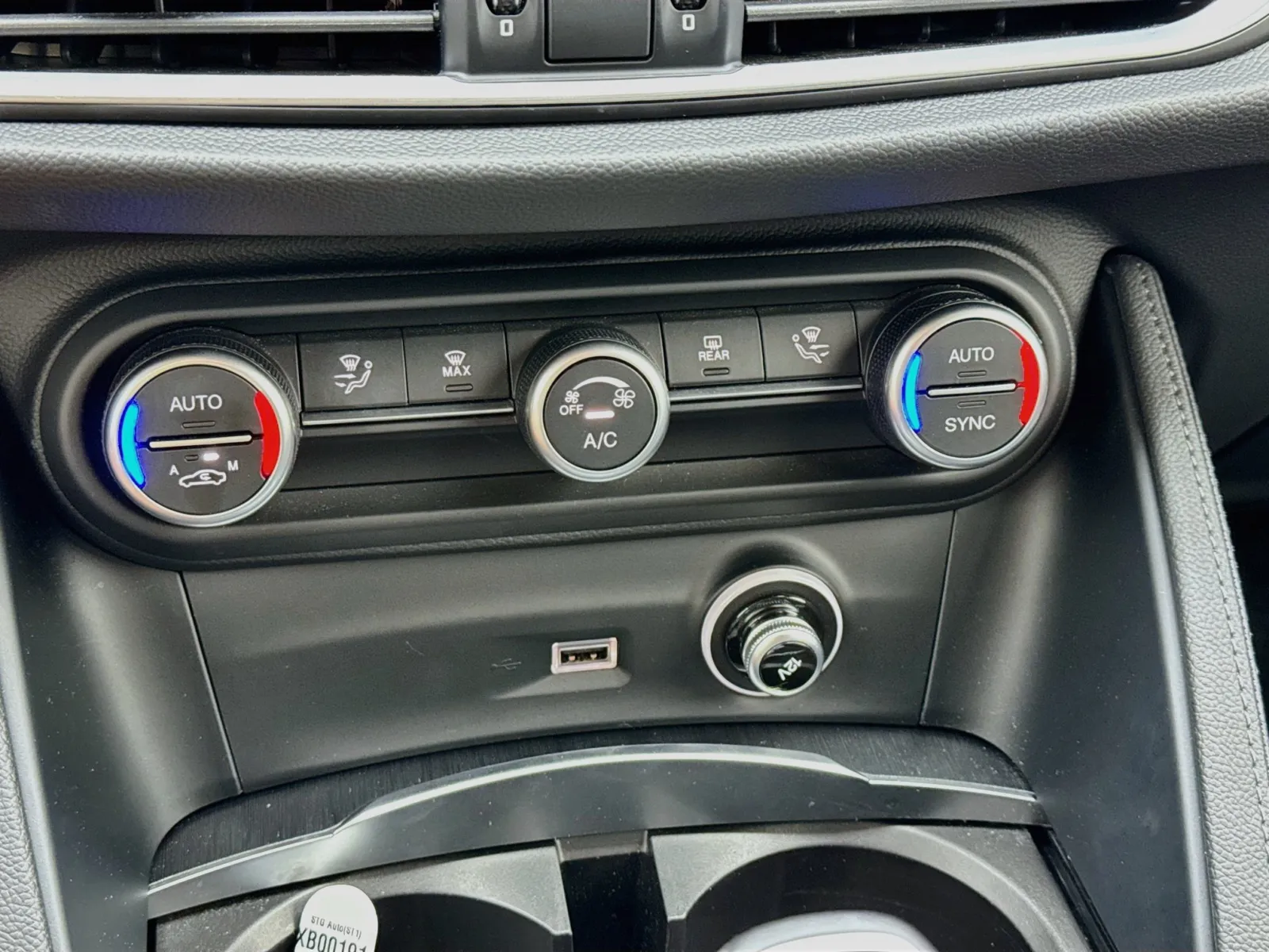 Alfa Romeo Stelvio photo 12