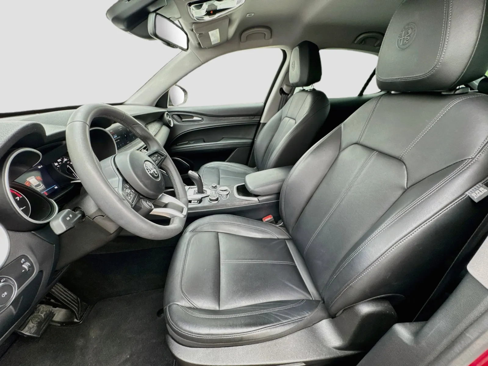 Alfa Romeo Stelvio photo 13