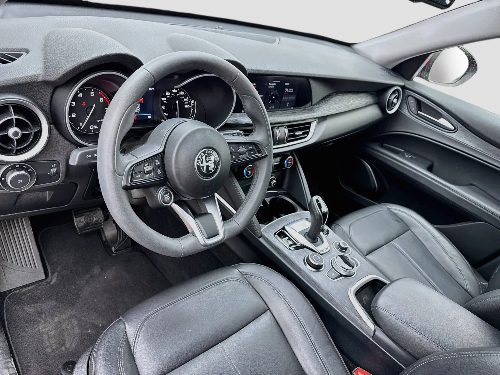 Alfa Romeo Stelvio photo 7