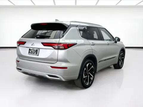 More photos of 2022 Mitsubishi Outlander SEL at STG Bellflower, CA