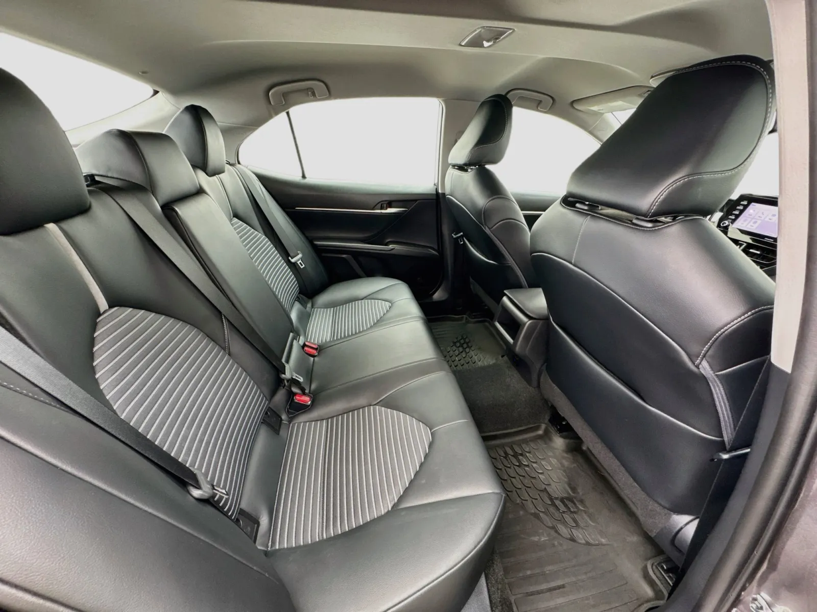 Toyota Camry photo 17