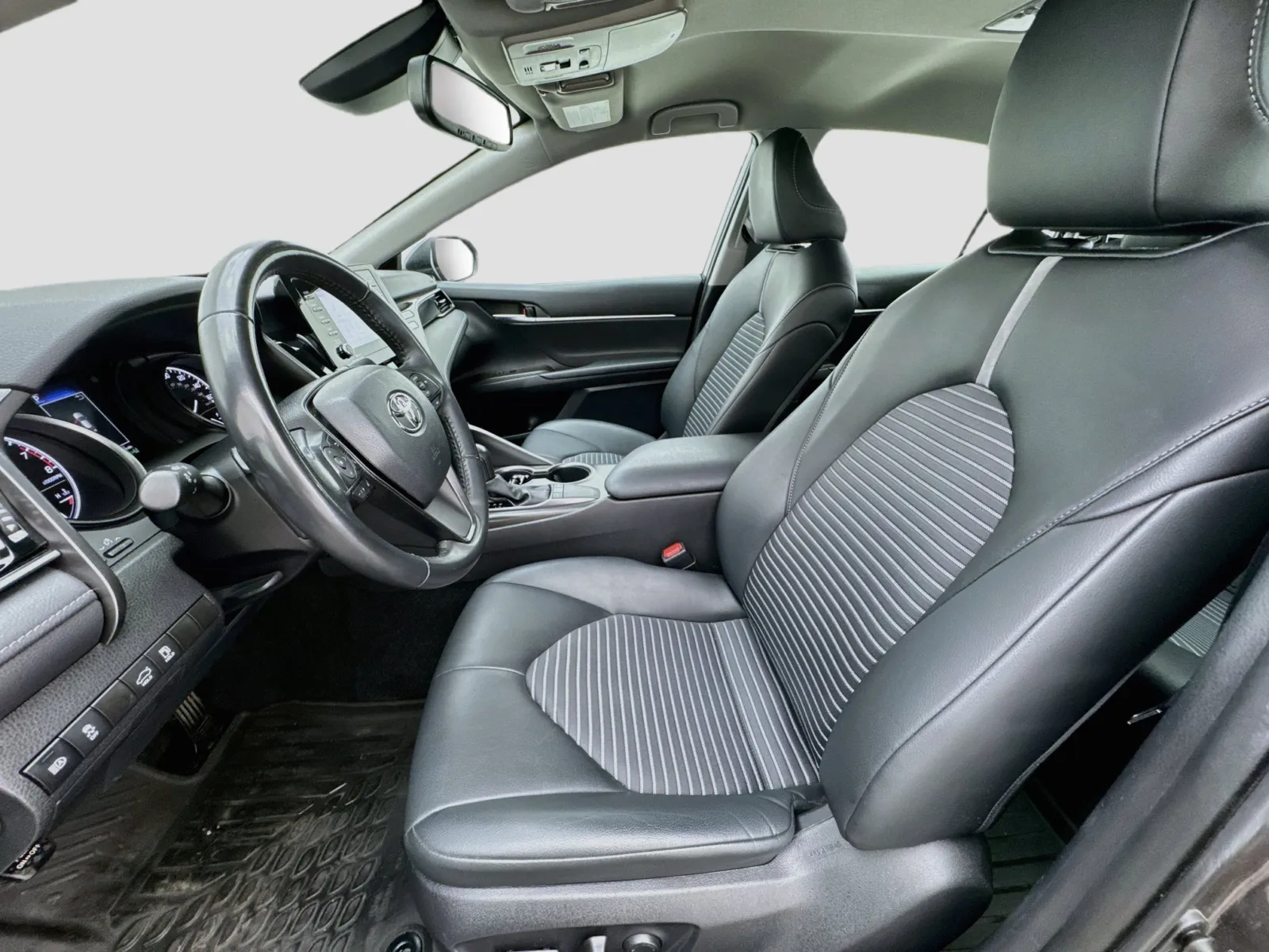 Toyota Camry photo 13