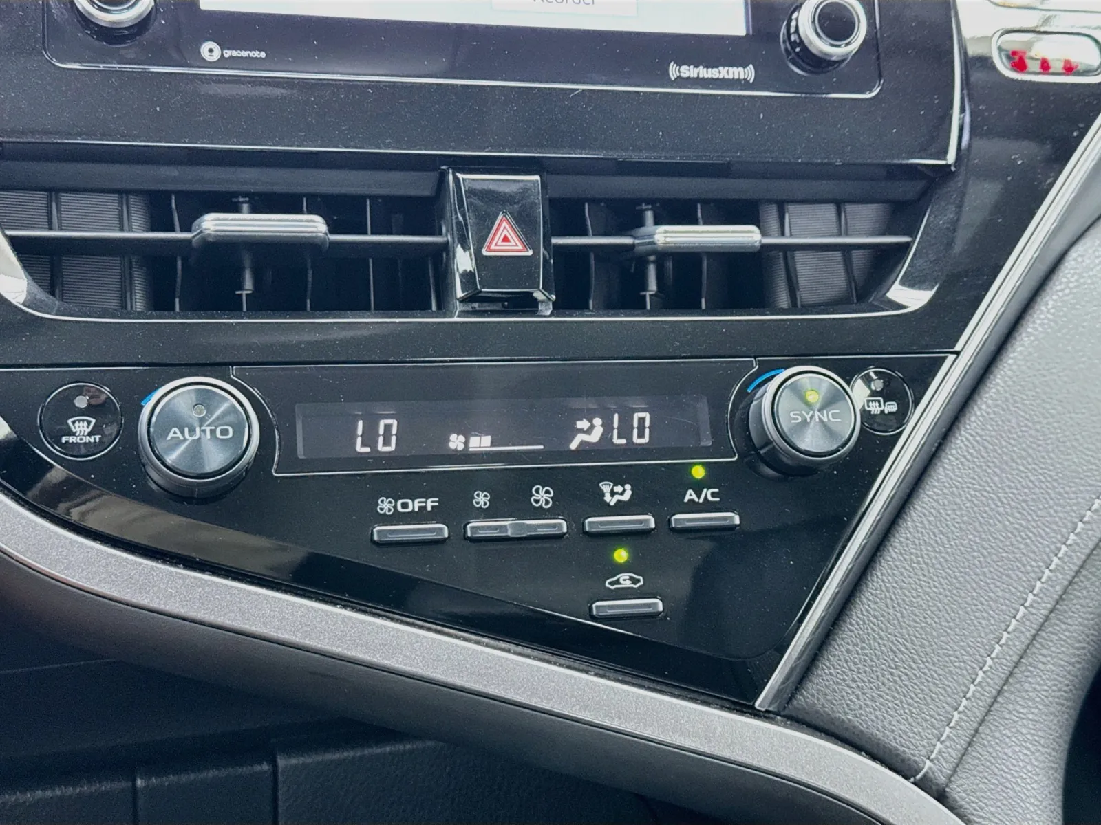 Toyota Camry photo 12