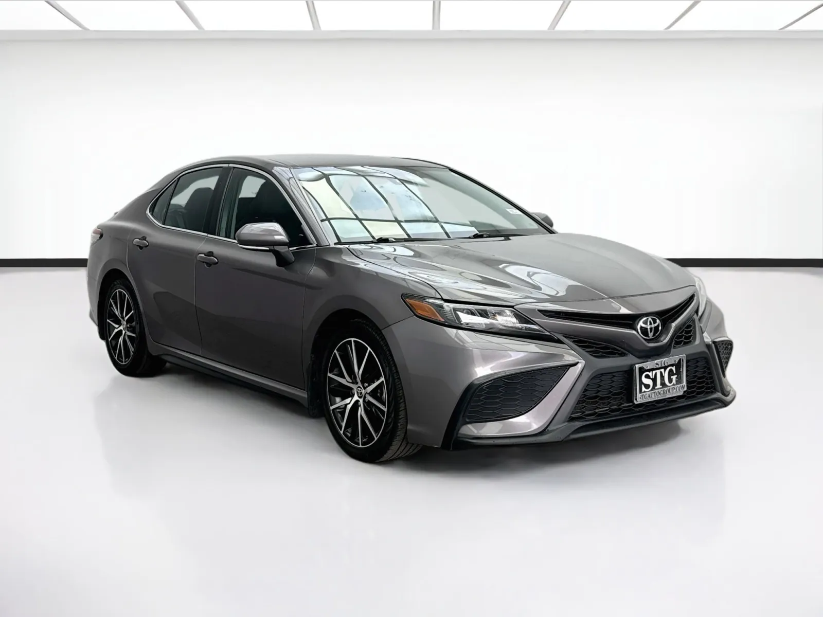 Toyota Camry photo 3