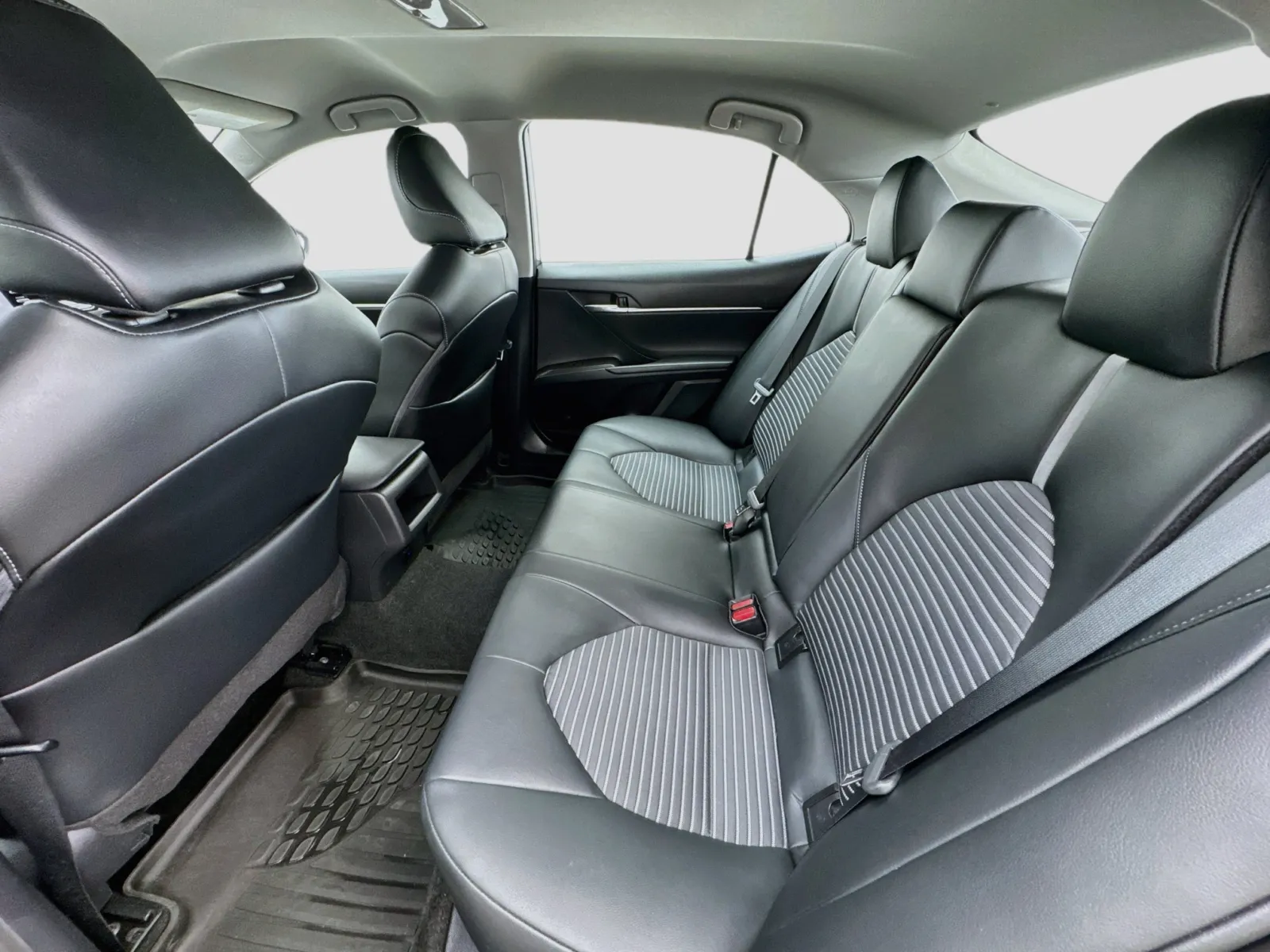 Toyota Camry photo 15