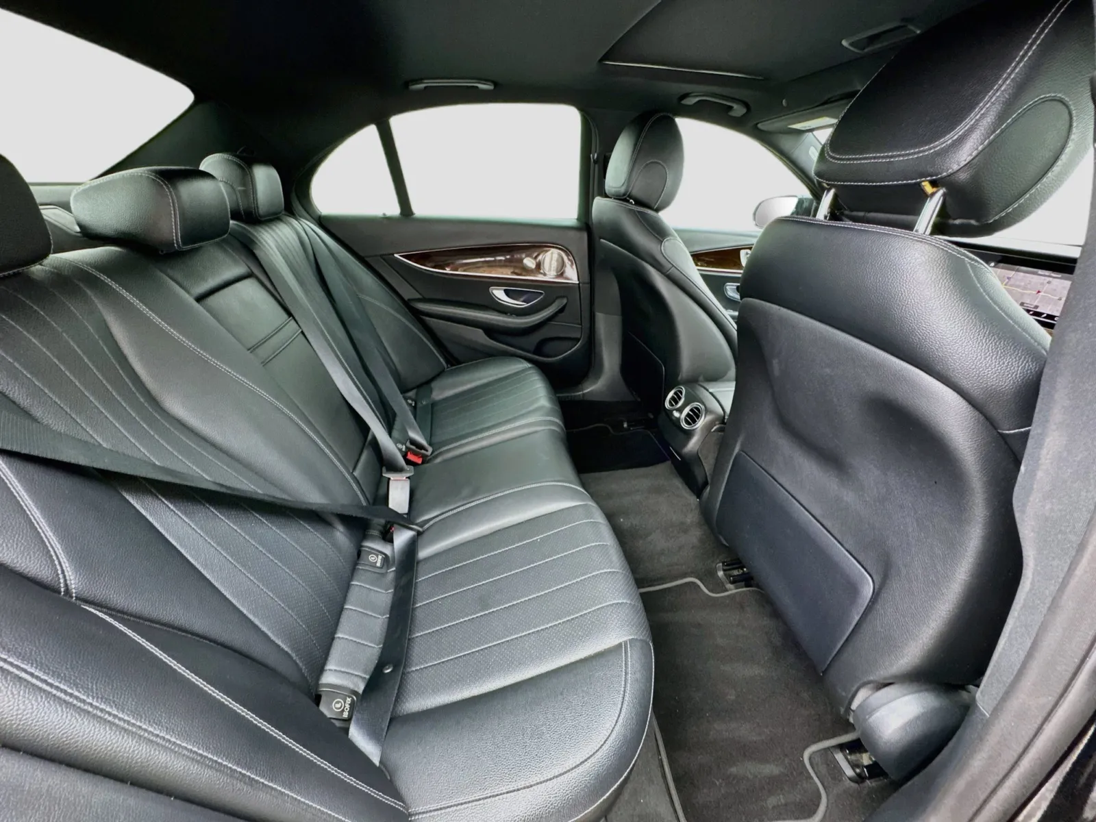 Mercedes-Benz E-Class photo 19