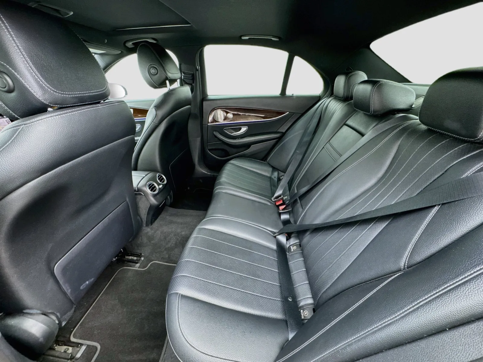Mercedes-Benz E-Class photo 16