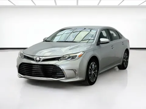 Silver 2018 Toyota Avalon XLE for sale in Bellflower, CA