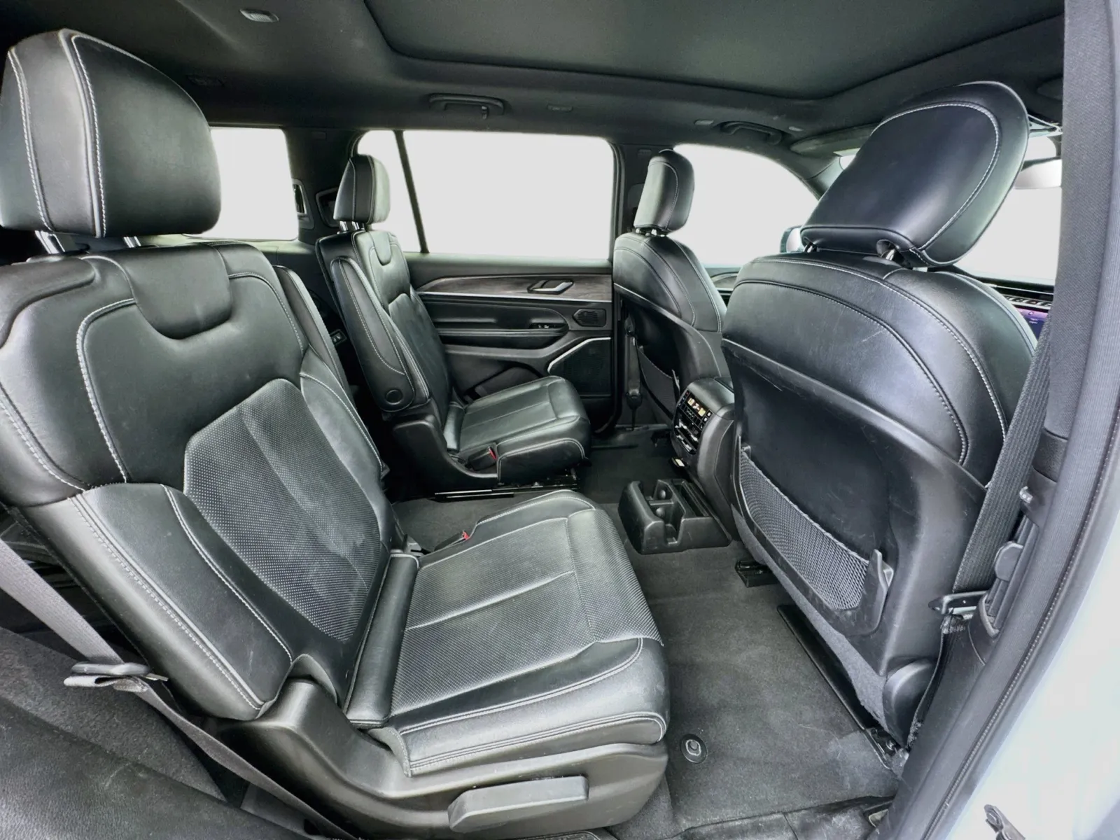 Jeep Grand Cherokee L photo 21