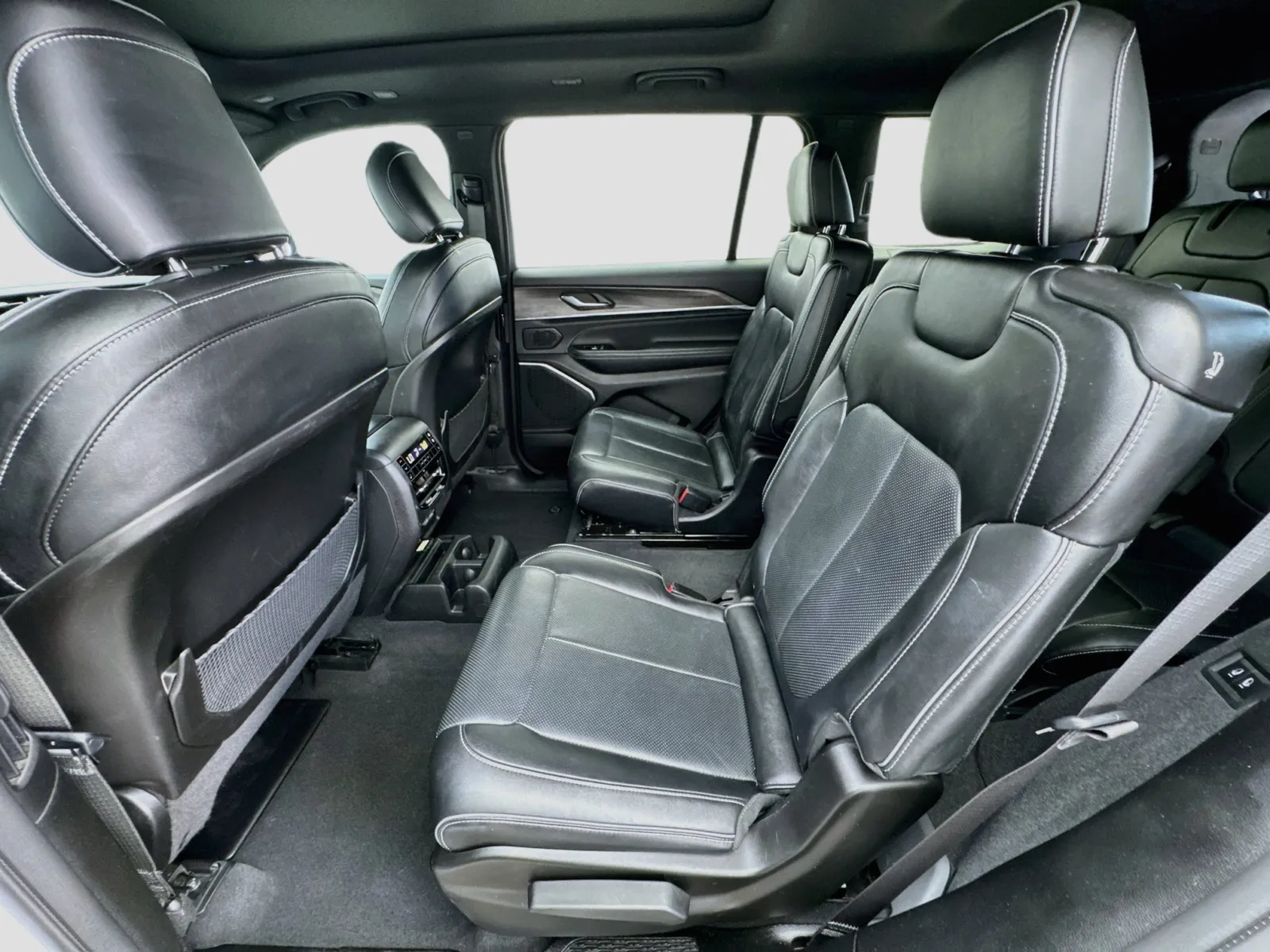 Jeep Grand Cherokee L photo 16